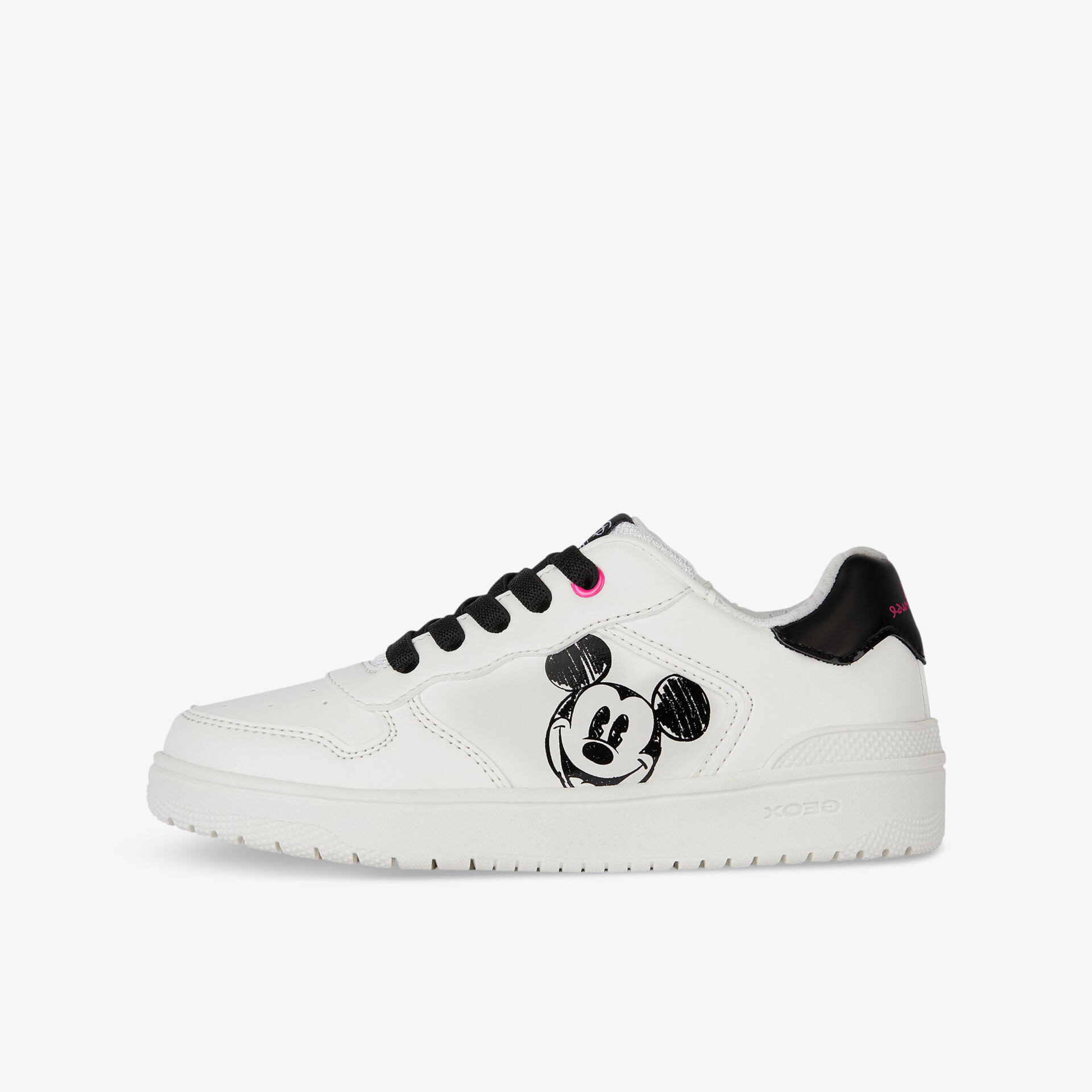 Stylischer weißer Sneaker mit Mickey Mouse-Aufdruck, ideal für Freizeit und sportliche Outfits.