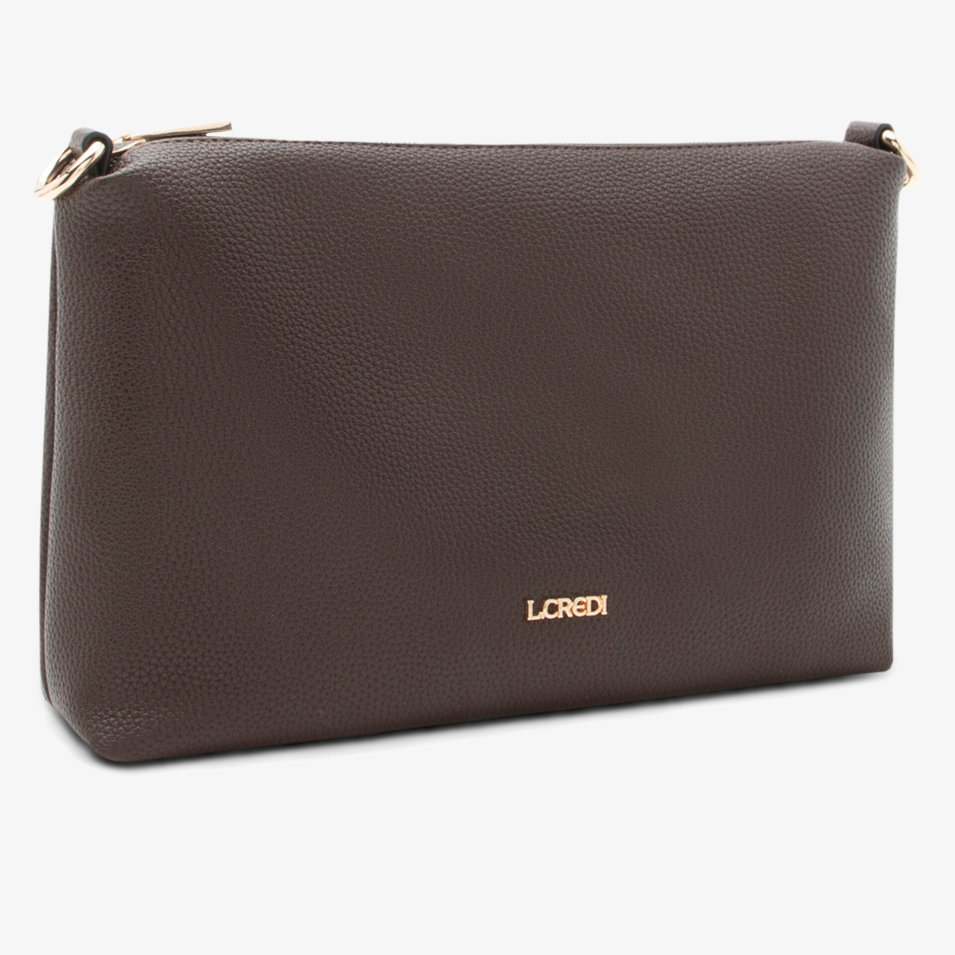 Elegante kompakte braune Lederhandtasche mit dezenter goldener Logoapplikation, robust und modern