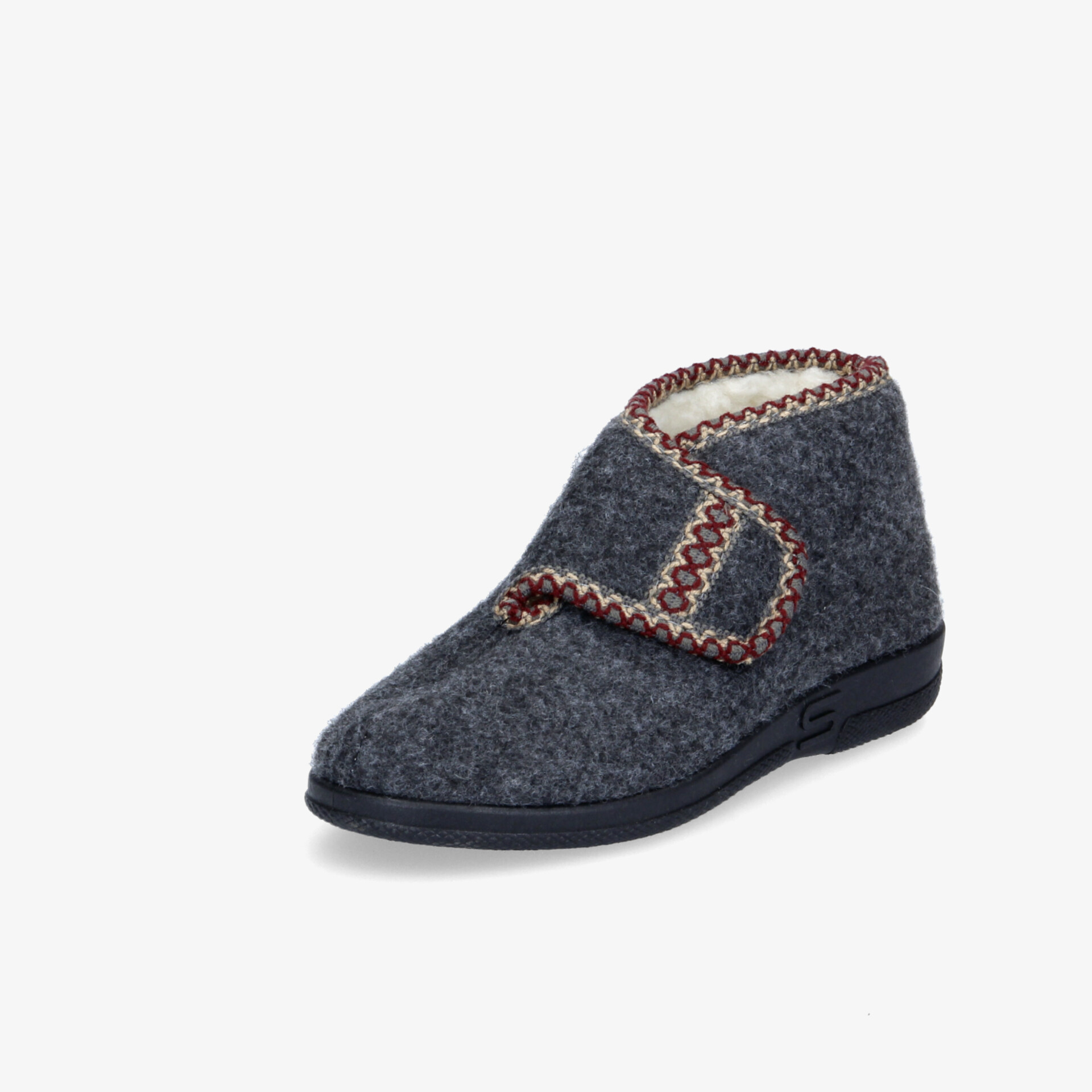 Komfortabler Hausschuh aus Filz mit weicher Sohle und elegantem Design für angenehme Wärme und rutschfeste Stabilität.