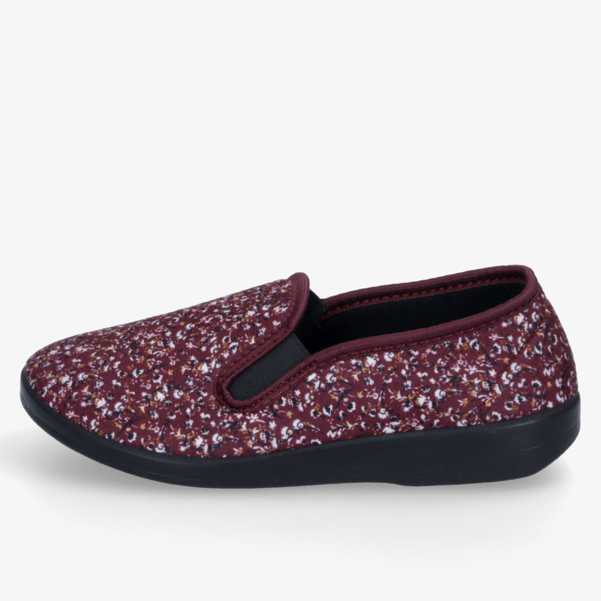 Seitliche Ansicht eines bequemen Slippers mit weichem Material, floralem Muster und rutschfester Sohle