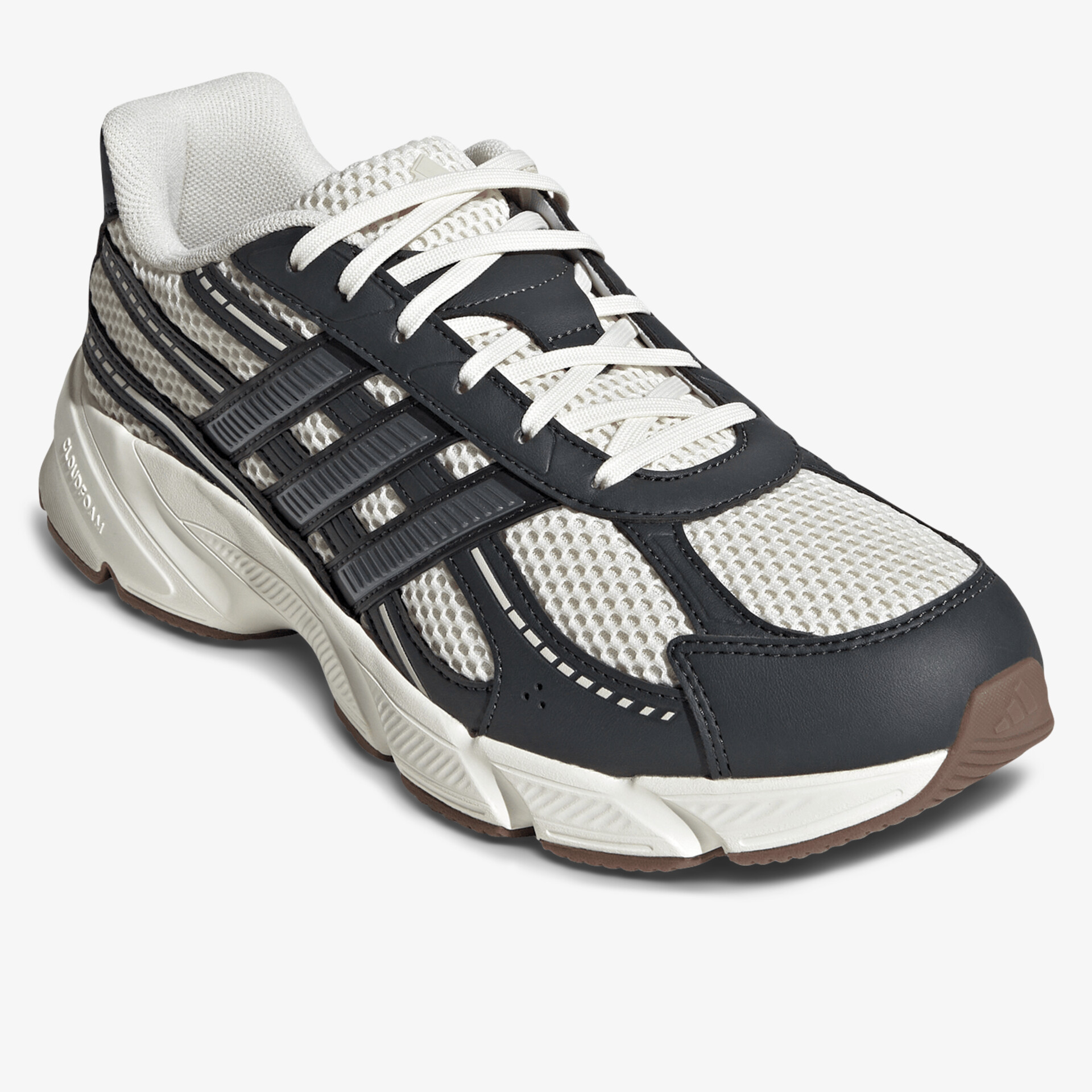 Moderner Sportschuh mit atmungsaktivem Mesh und robustem Design für hohen Komfort und Langlebigkeit