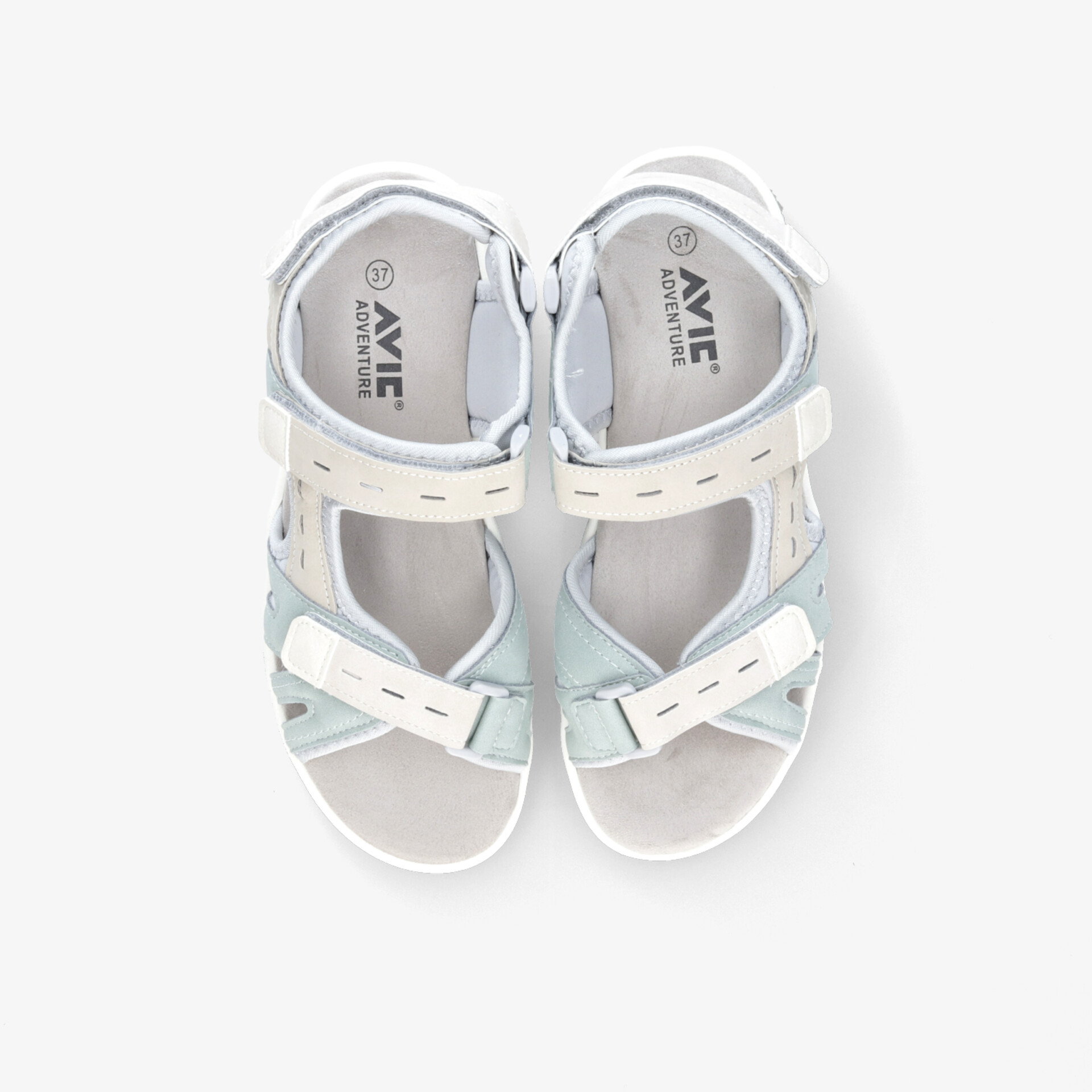 Leichtes Paar Sandalen mit verstellbaren Riemen und gepolsterter Innensohle für optimalen Tragekomfort