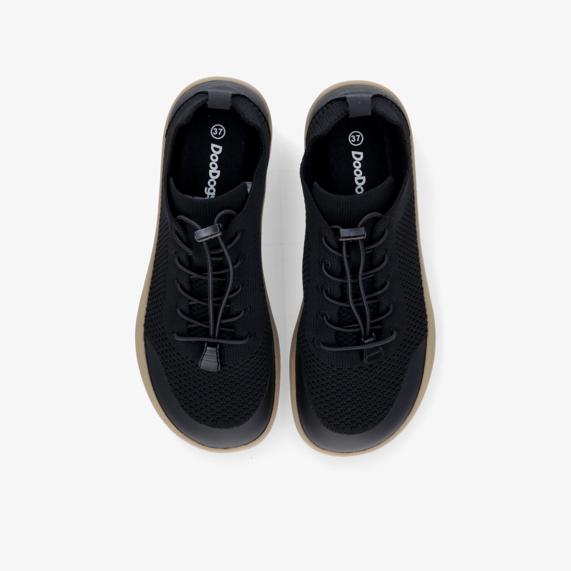 Leichte schwarze Sneaker mit elastischer Schnürung und rutschfester Sohle, komfortabel und flexibel für den Alltag