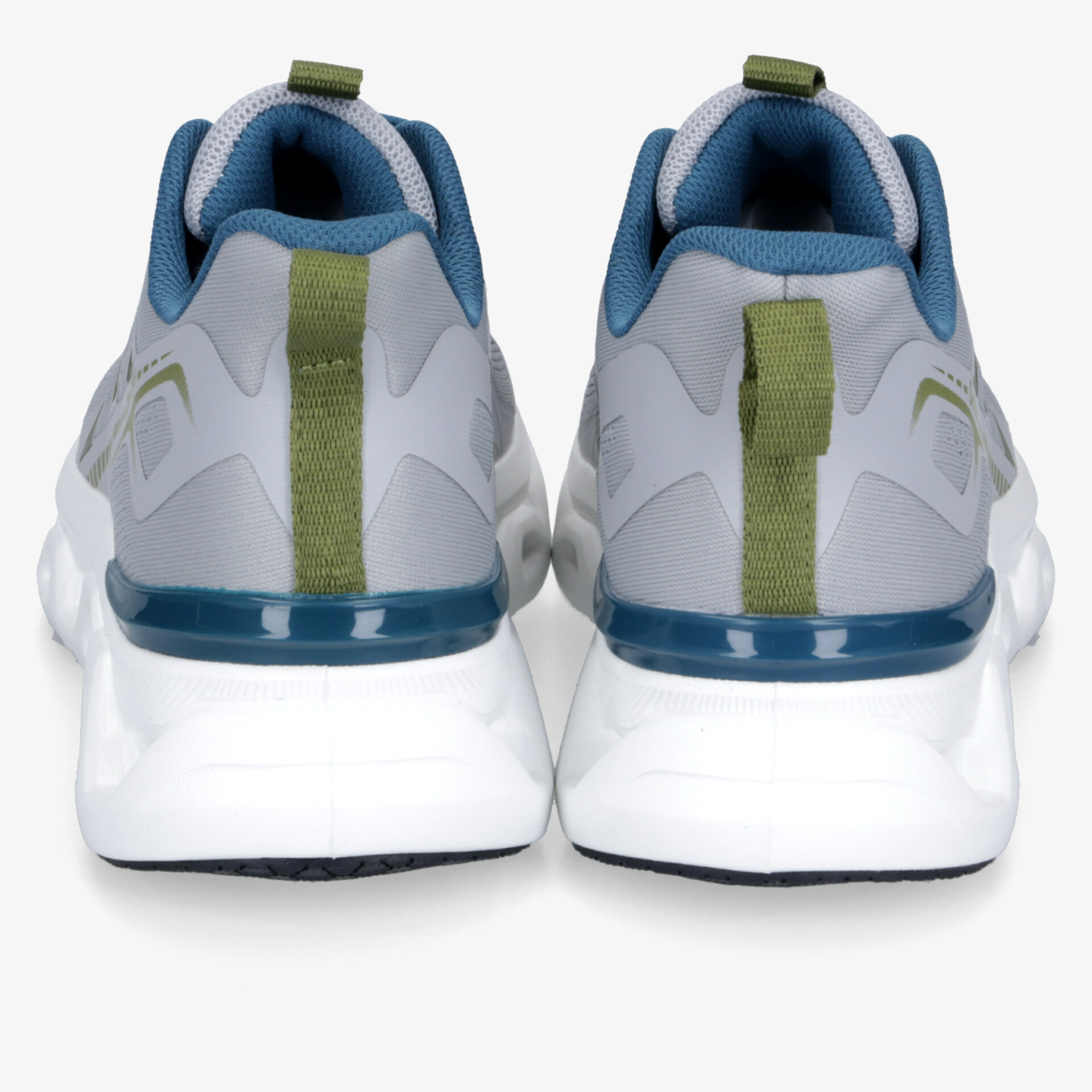 Rückansicht von weißen Sportschuhen mit grünem und blauem Design, stabilem Halt und bequemer Passform