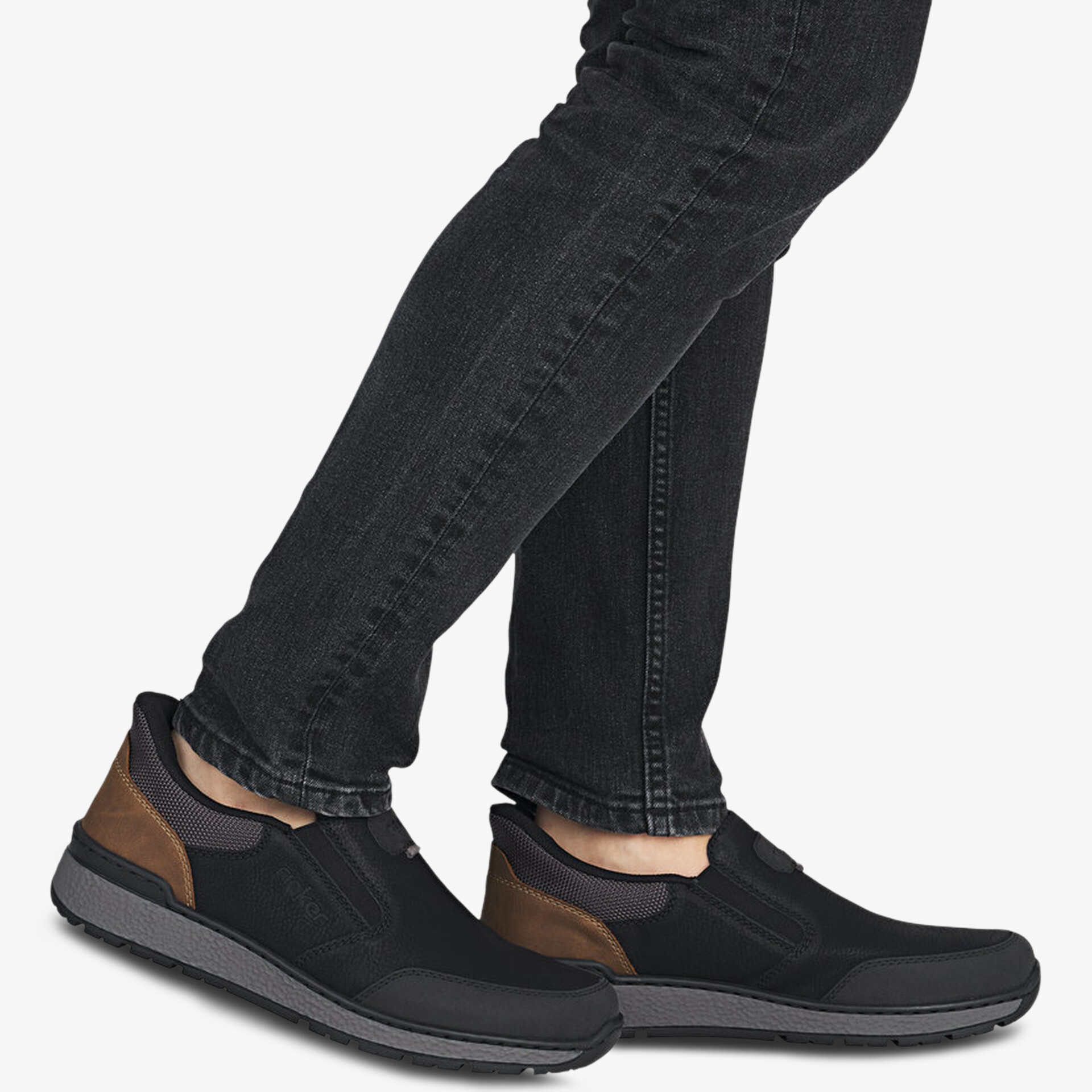 Bequeme sportliche Schuhe in Schwarz und Braun mit rutschfester Sohle und leichtem Tragekomfort