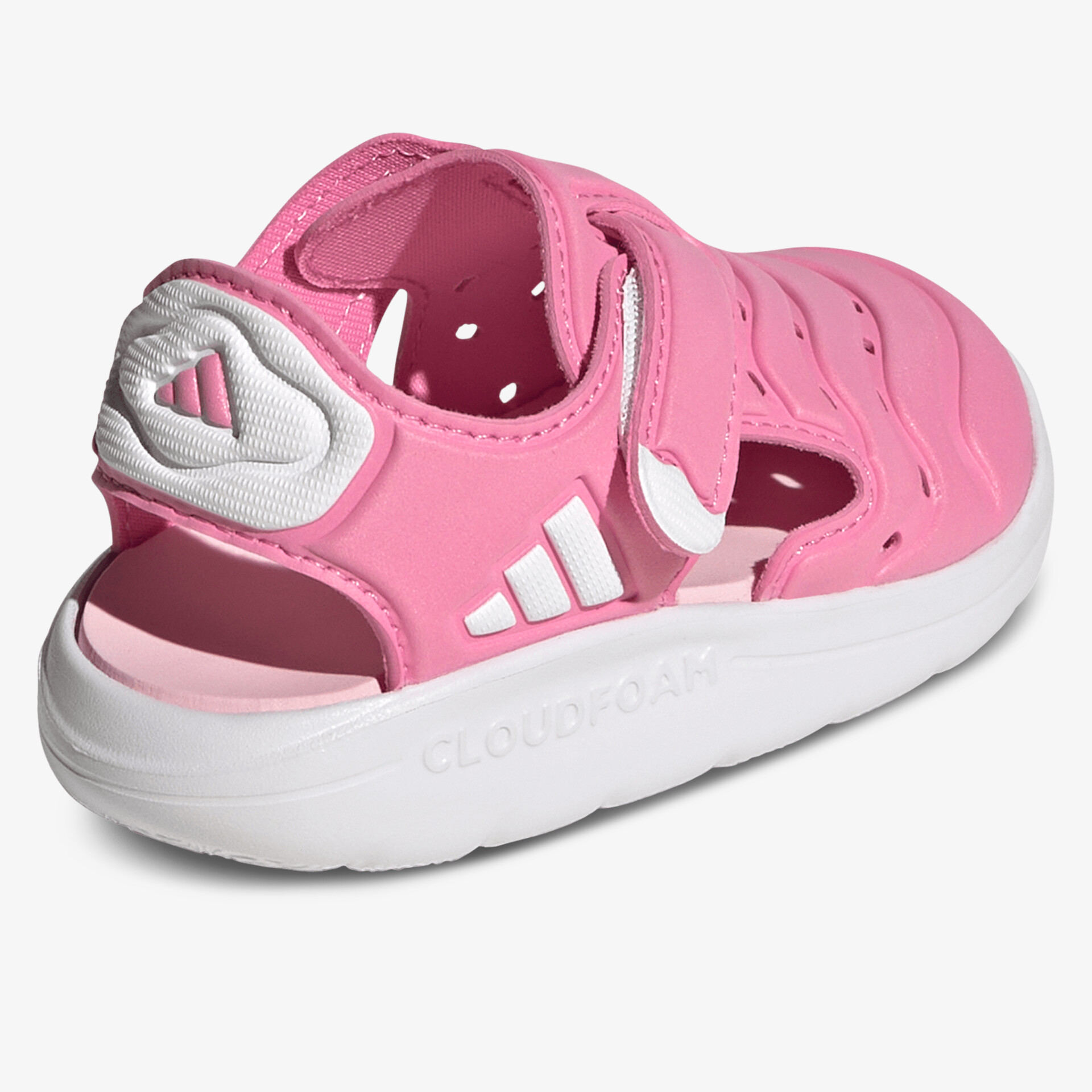 Bequeme Sandale mit weichem Klettverschluss, atmungsaktivem Material und rutschfester weißer Sohle für hohen Tragekomfort