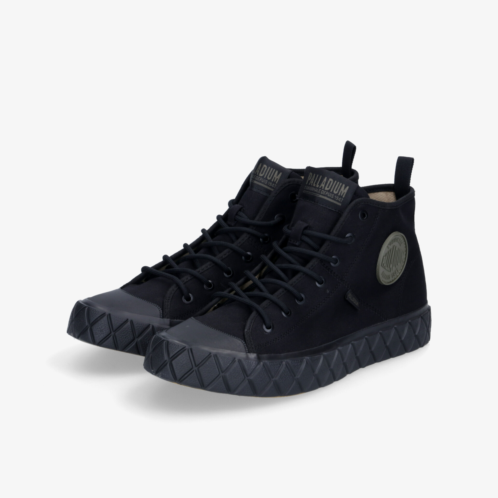 Schwarze High-Top-Sneaker mit stylischem Design und robuster Konstruktion, ideal für urbanen Alltagslook.