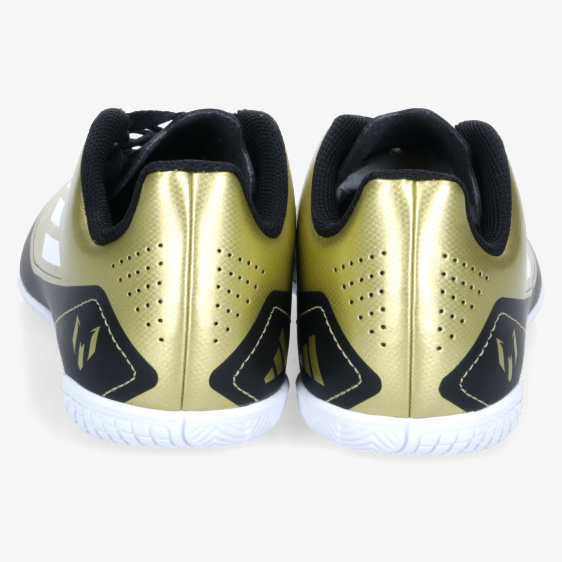 Rückansicht von goldfarbenen Sportschuhen mit schwarzem Innenfutter und weißer rutschfester Sohle