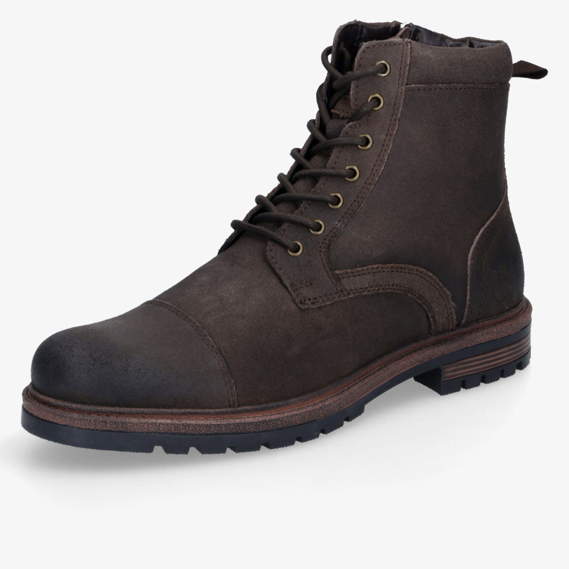 Robuster brauner Lederstiefel mit stabiler Schnürung und profilierter Sohle, ideal für Komfort und Haltbarkeit