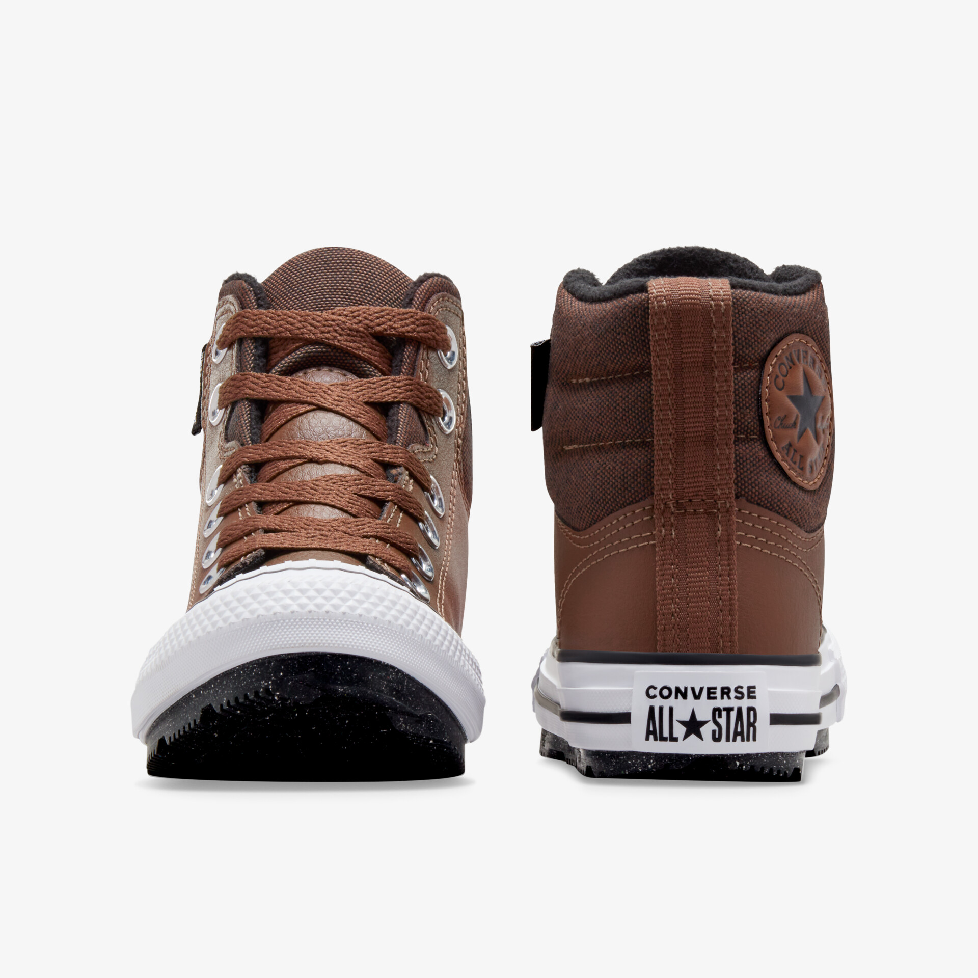 Converse All Star braune Schuhe mit robusten Schnürsenkeln und weißer Gummisohle vorne und hinten