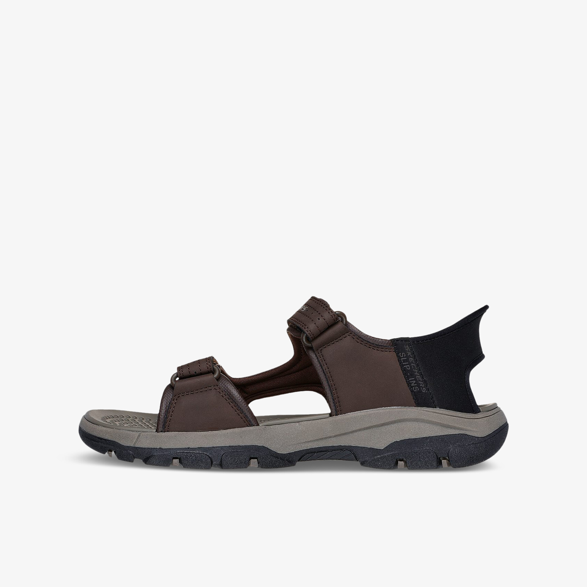 Seitliche Ansicht einer braunen sportlichen Sandale mit verstellbaren Riemen und rutschfester Sohle