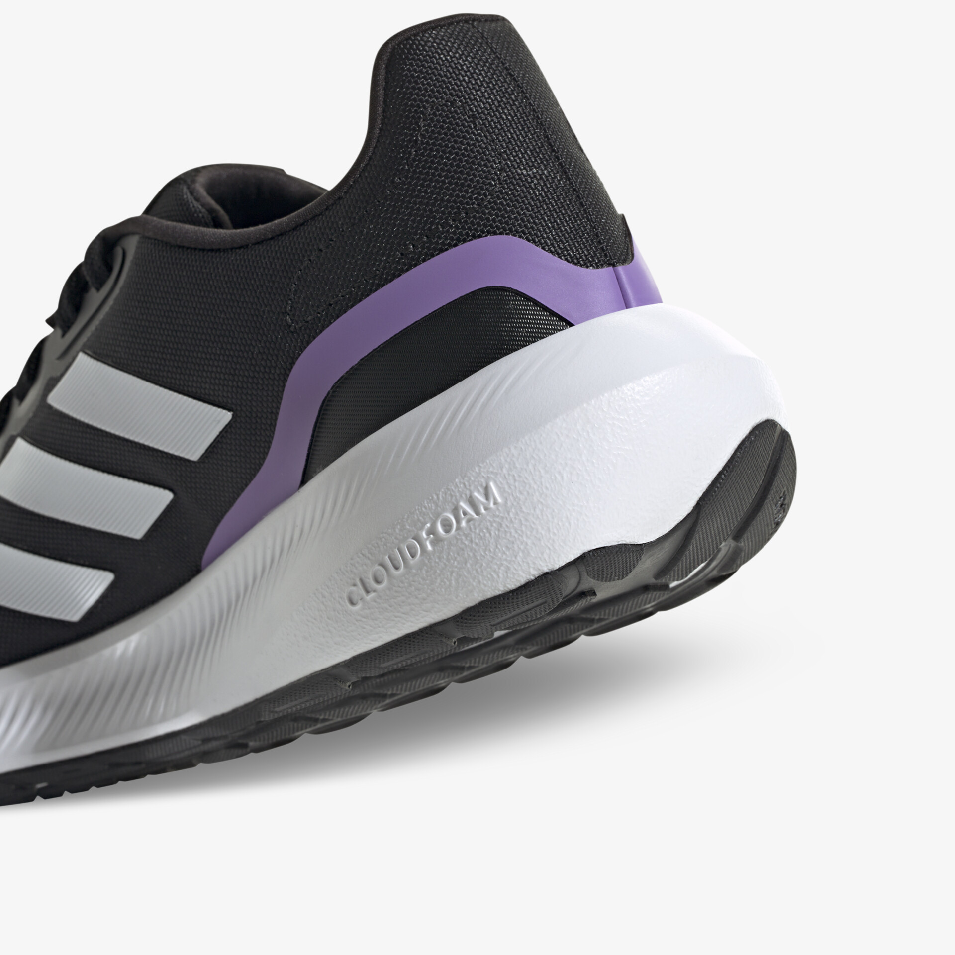 Moderner, sportlicher Sneaker mit auffälligem Design und komfortabler Sohle für optimalen Halt und Stil.