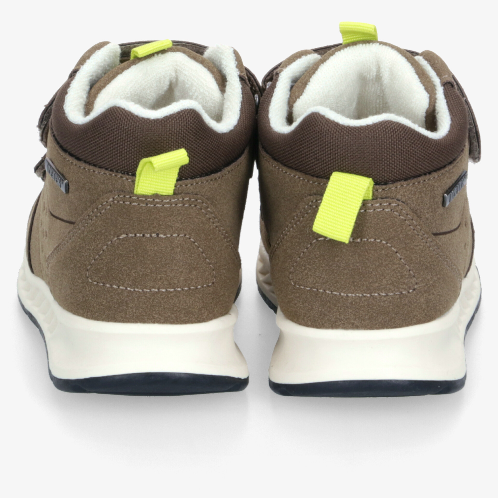 Rückansicht von robusten, gepolsterten Schuhen mit rutschfester Sohle und praktischem Zuglaschen-Detail