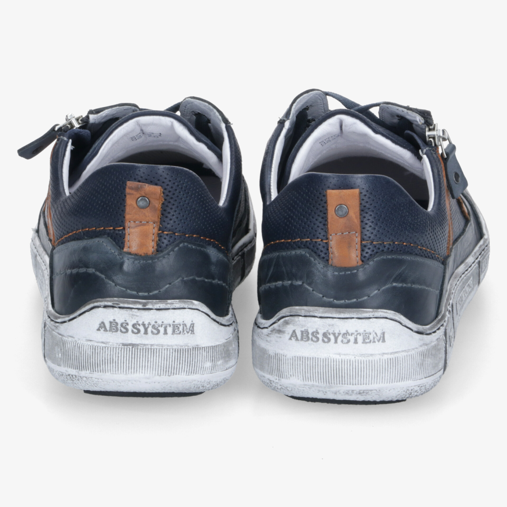 Stabile Rückansicht von zwei blauen Schuhen mit ABS System und robuster weißer Sohle für hohen Komfort