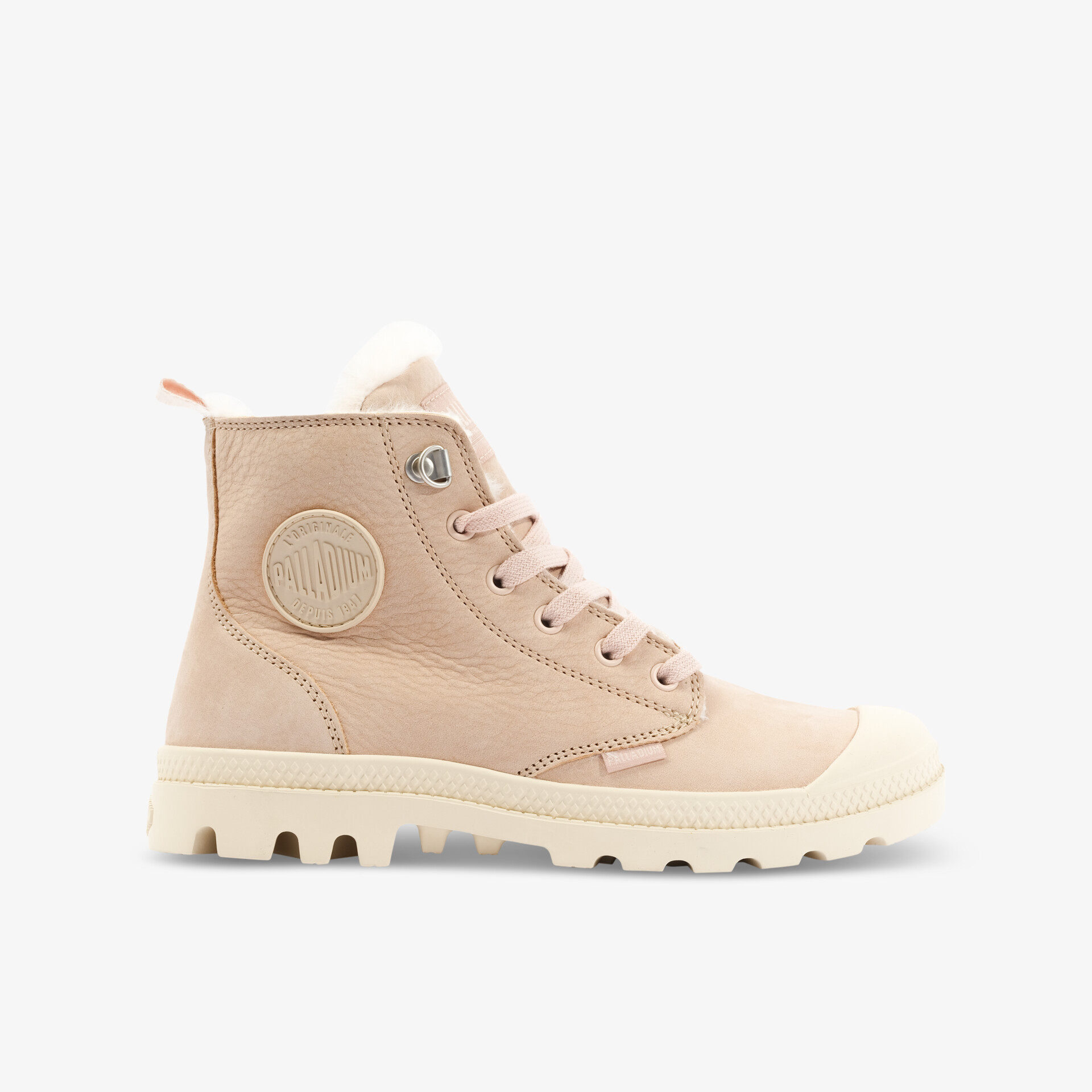 Beiger Schnürstiefel mit markanter Profilsohle und dezentem Logo. Ideal für trendbewusste Outfits.