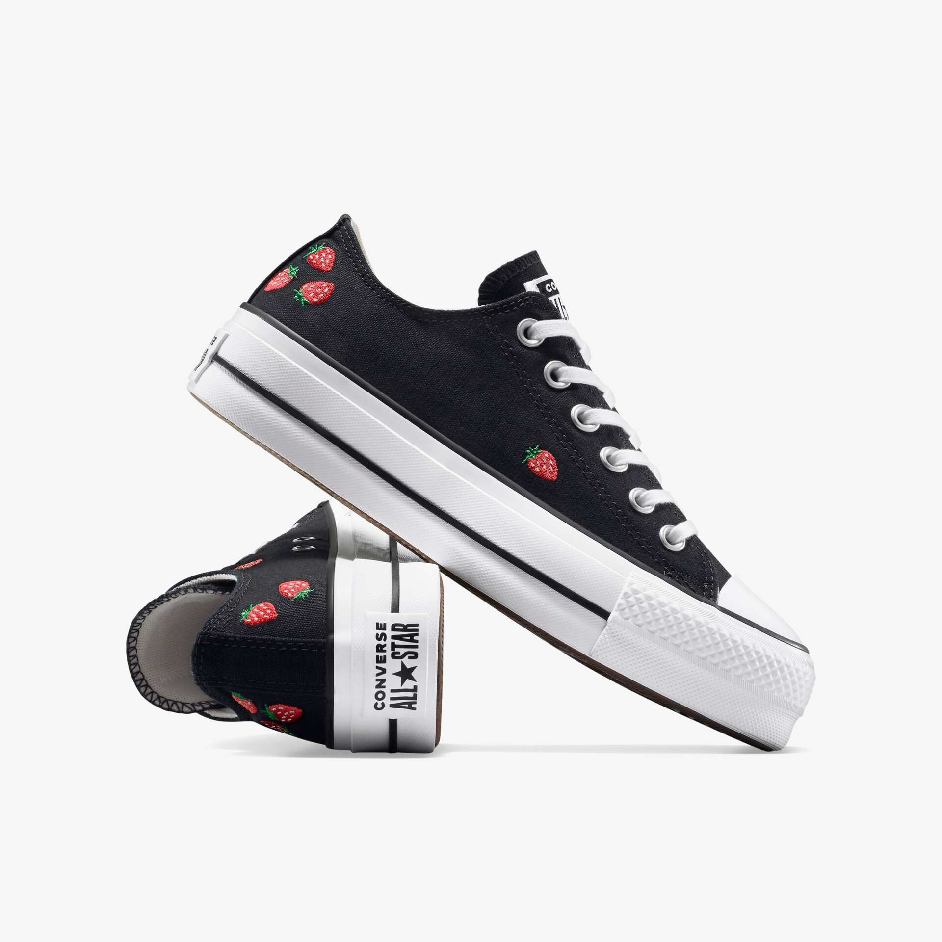 Modische schwarze Plateau-Sneaker mit weißer Sohle und rotem Kirschen-Motiv, bequem und sportlich im Design