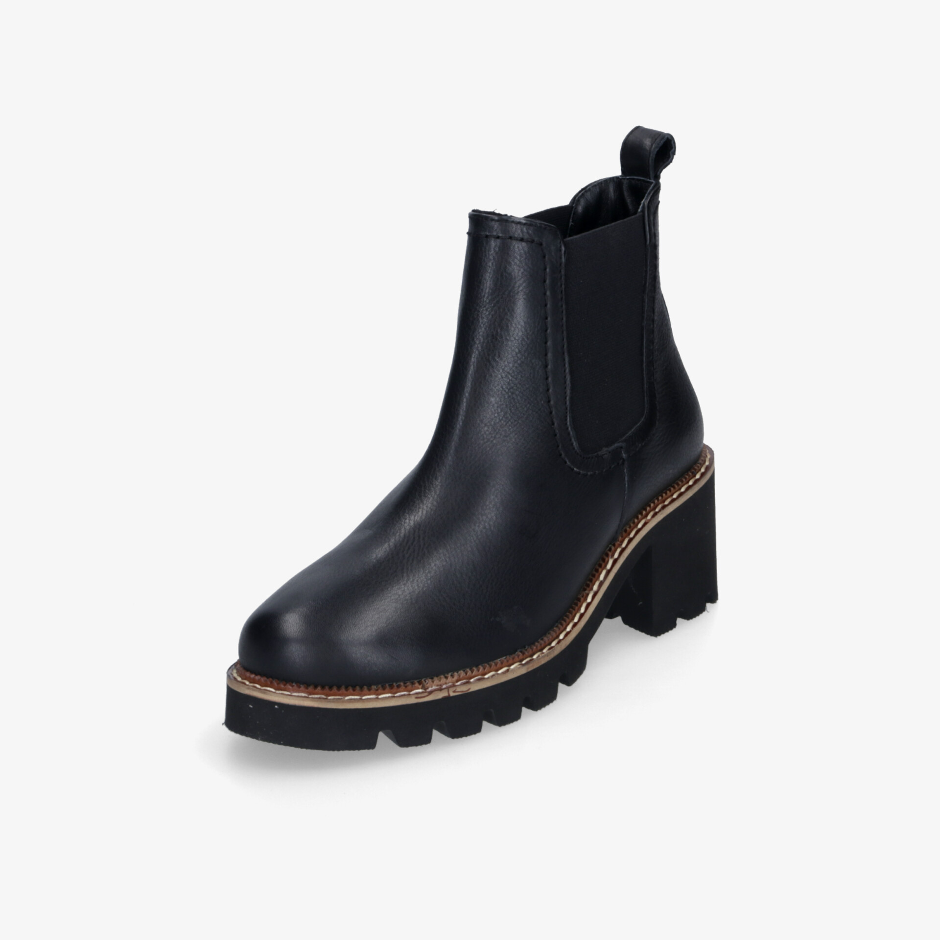 Schwarzer modischer Stiefel mit robustem Blockabsatz, elastischen Seiteneinsätzen und profilierter Sohle in schräger Vorderansicht