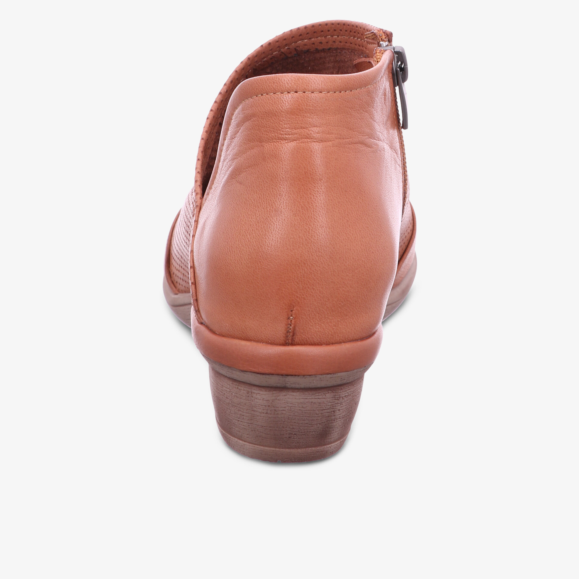 Eleganter Schuh mit hochwertigem Leder und bequemem Absatz für optimalen Tragekomfort und Stil.