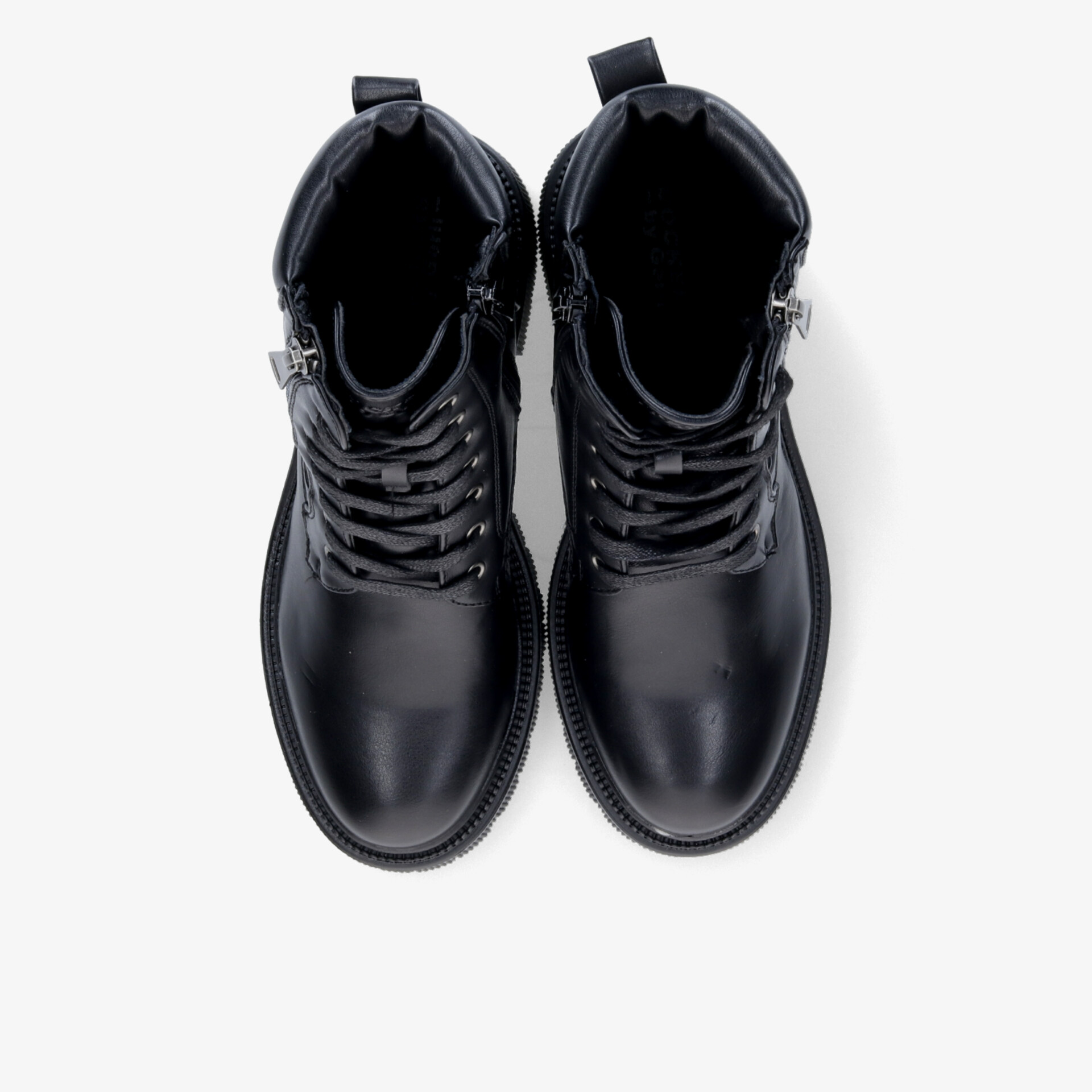 Robuste schwarze Stiefel mit stabiler Schnürung und langlebigem Material, perfekte Passform und klassisches Design