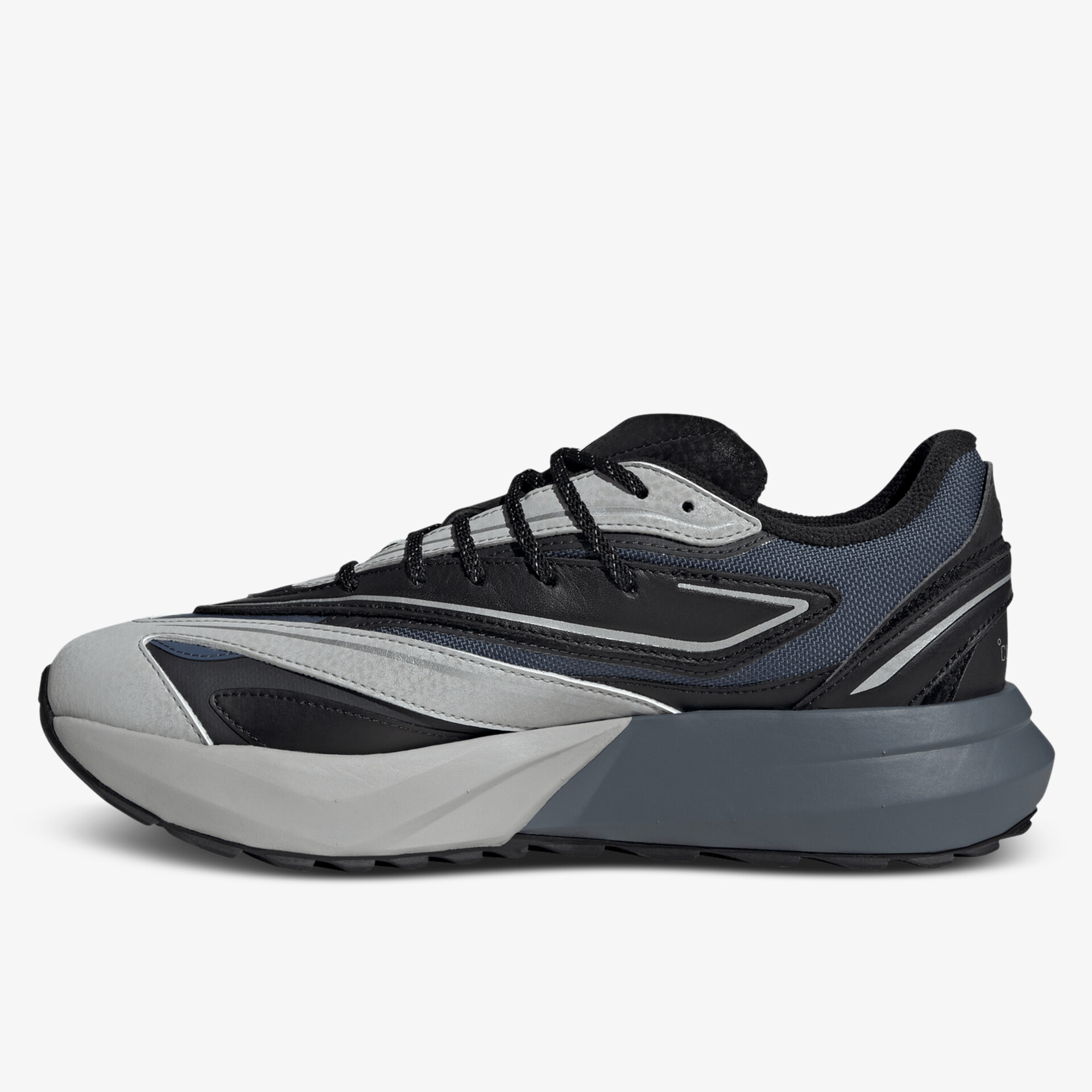 Moderner Sneaker mit atmungsaktivem Material, bequemer Polsterung und strapazierfähiger Sohle in seitlicher Ansicht