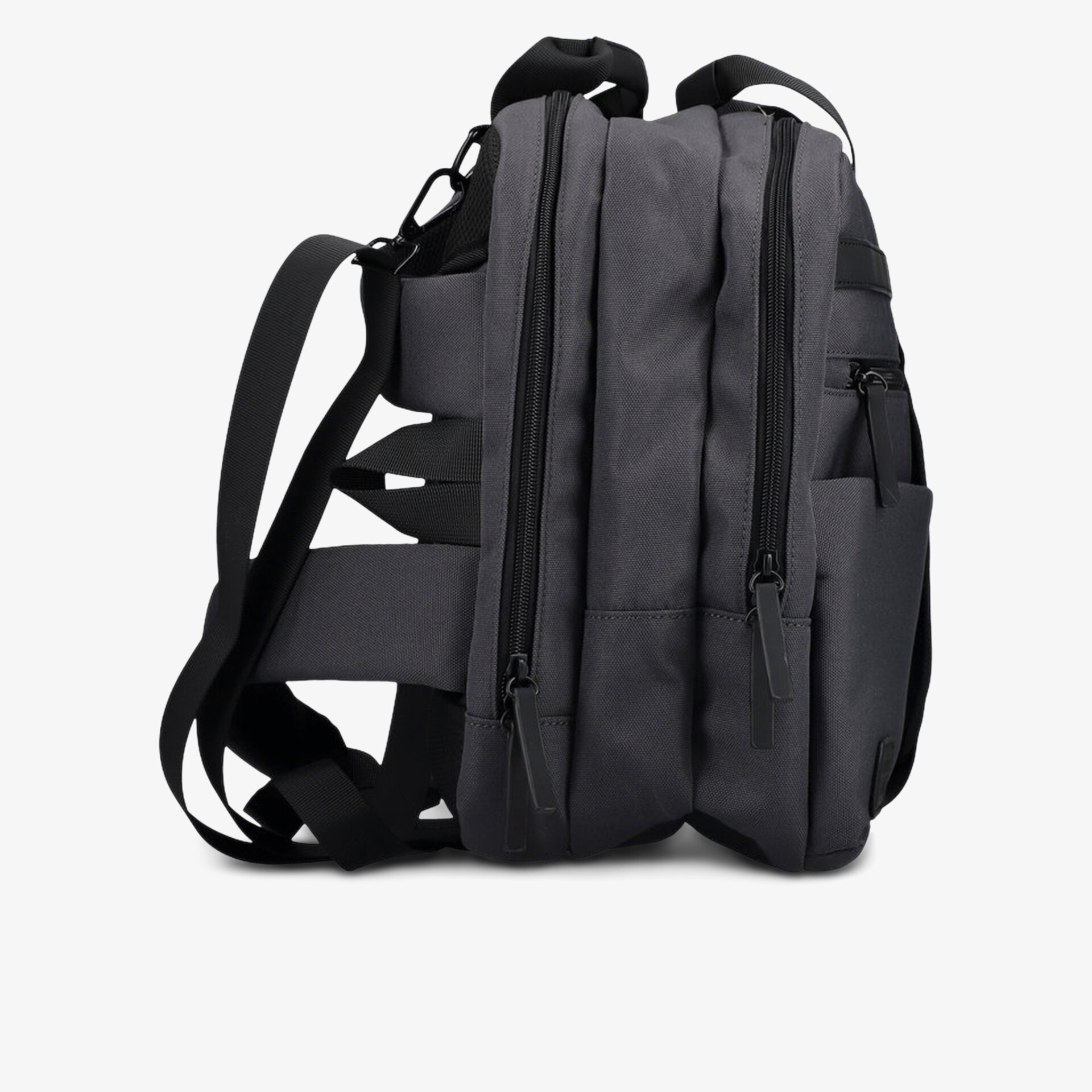 Robuster Rucksack mit großem Stauraum und mehreren Reißverschlusstaschen, gepolsterte Träger für Komfort