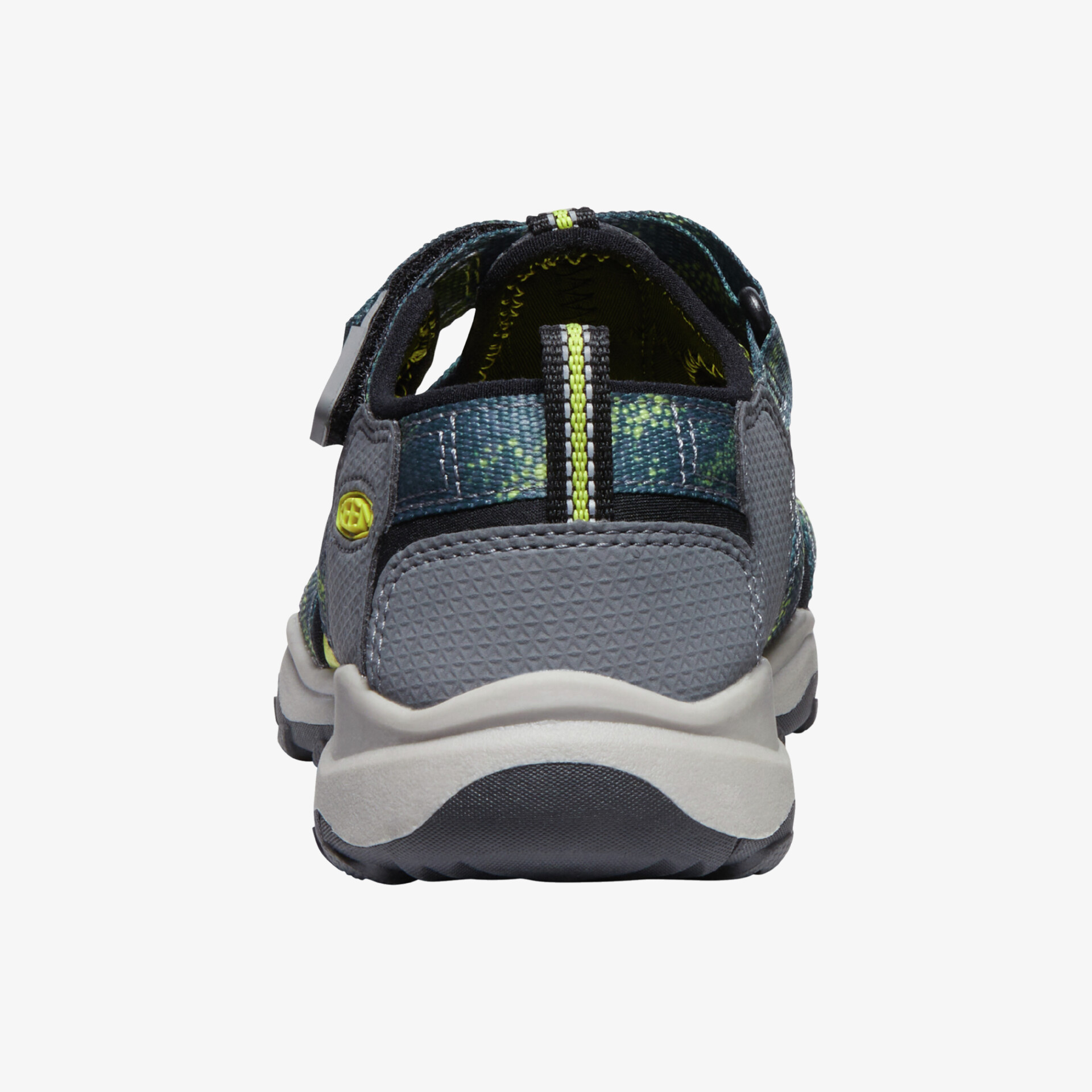 Komfortabler und robuster Schuh mit rutschfester Sohle und modernem Design für sportliche Aktivitäten.