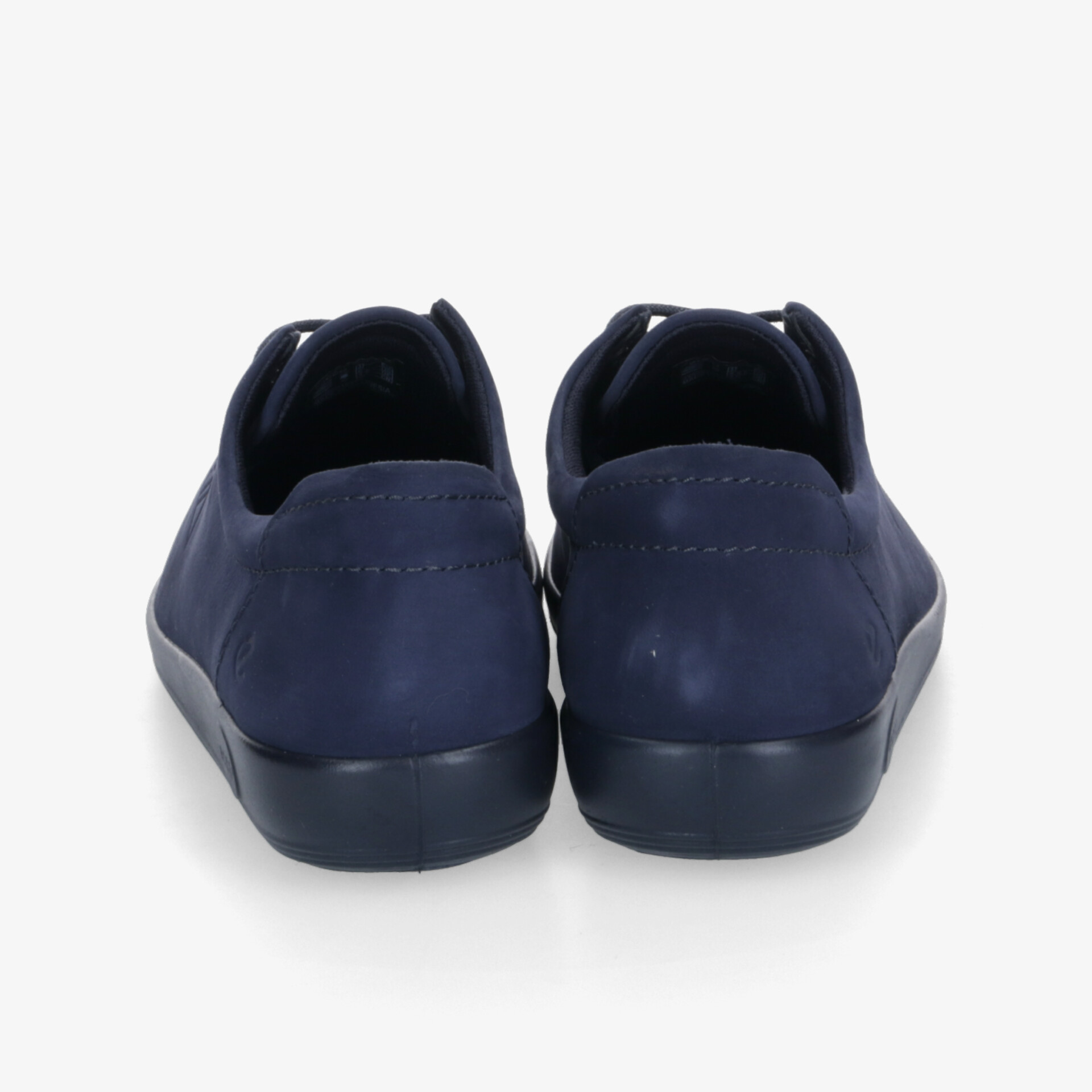 dunkelblaue sneakers hintenansicht bequem modern robust mit glattem obermaterial und sportlichem design