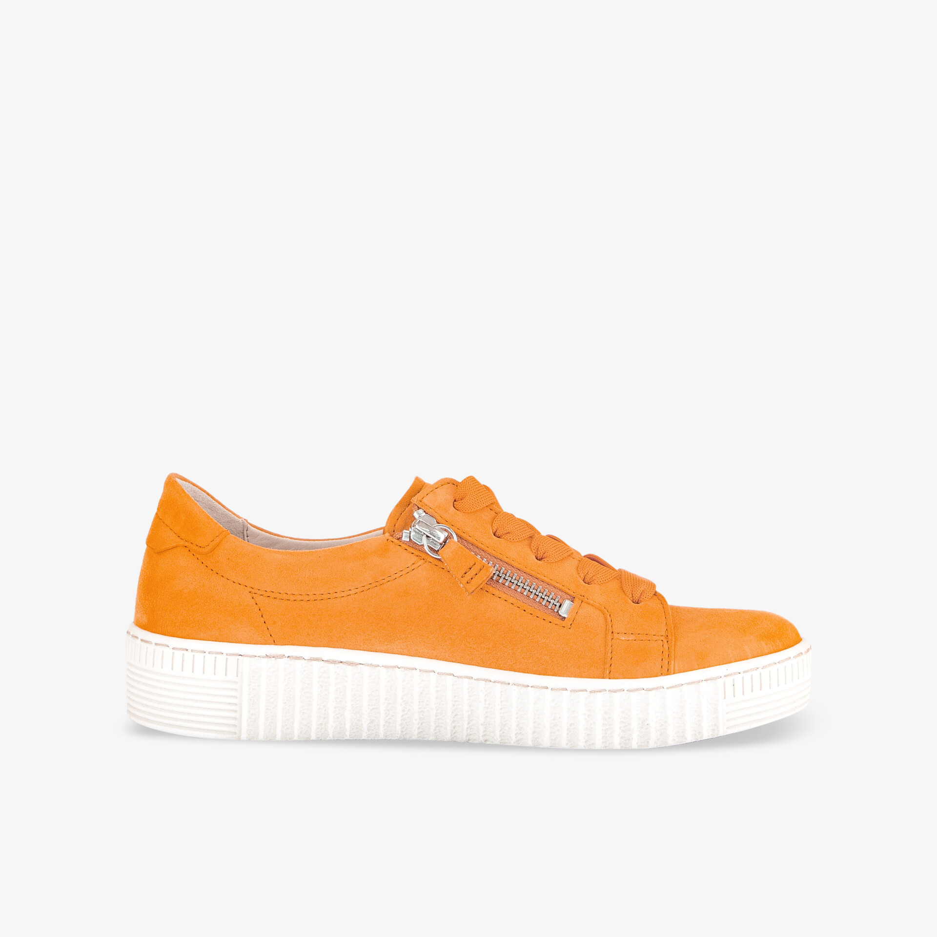 Moderner orangener Sneaker mit weißer Sohle und Zierschnürung. Ideal für sportlichen und lässigen Look.