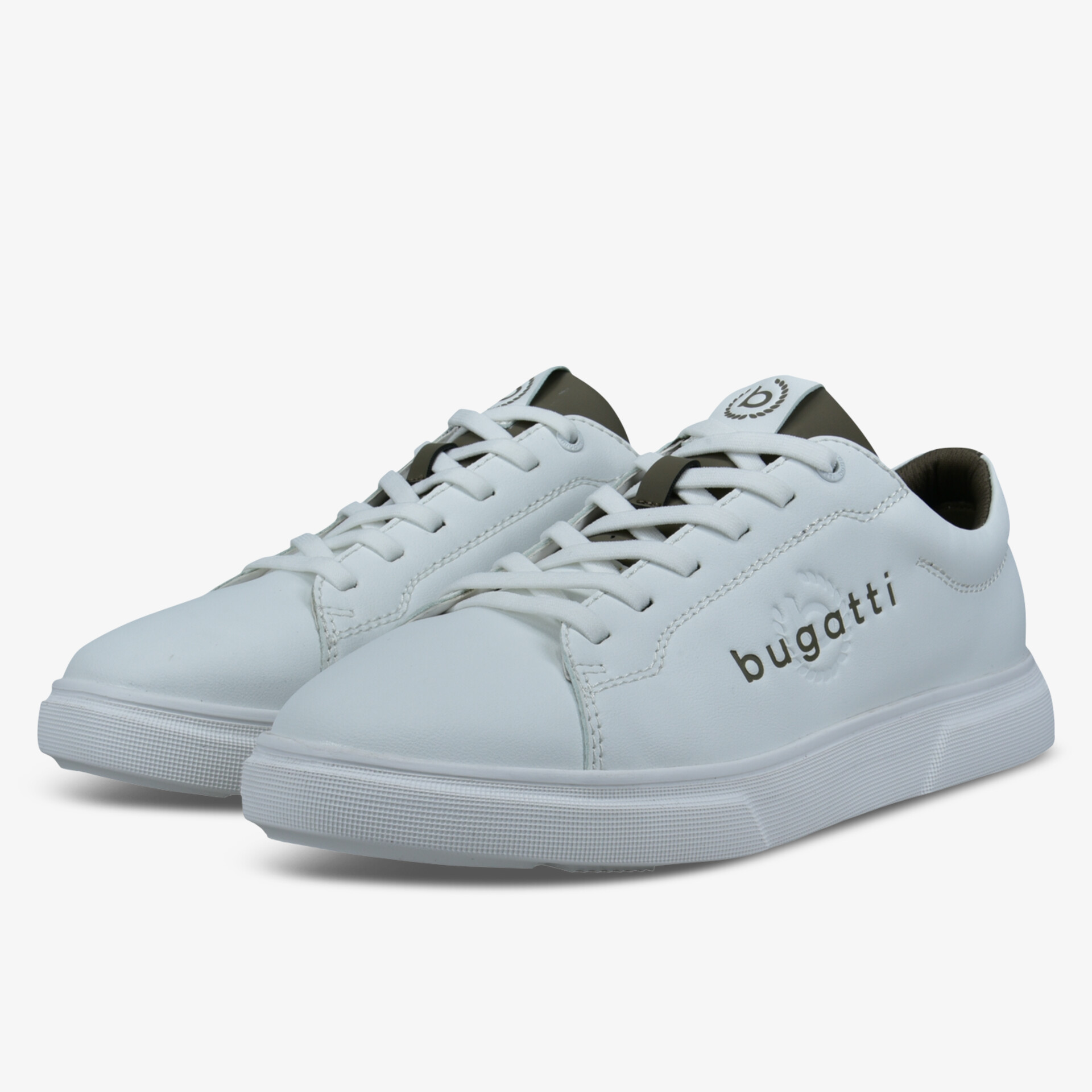 Stilvolle weiße Schuhe von Bugatti mit modernem Design und bequemem Tragekomfort.