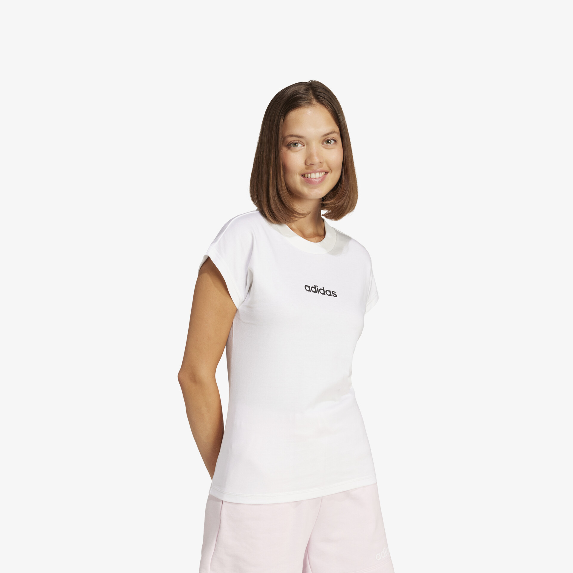 Weißes T-Shirt mit klassischem Schnitt und Logo vorne, bequem und leicht, ideal für jeden Tag