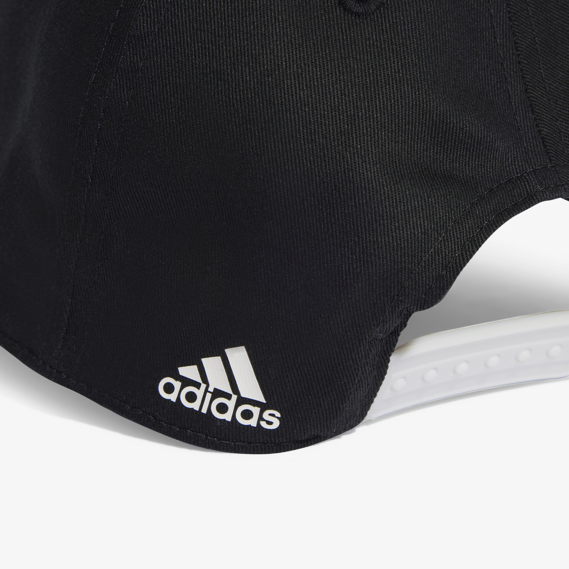 Schwarze adidas Kappe mit verstellbarem Verschluss und ikonischem Logo für sportlichen Stil.