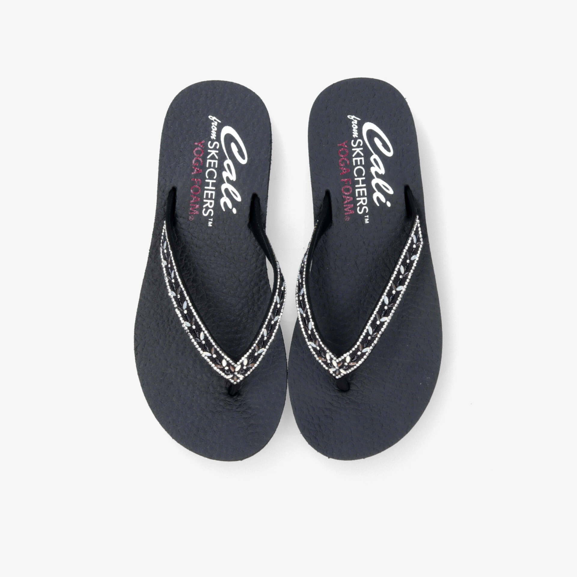Schwarze Flipflops mit bequemer Sohle und stylischem silberfarbenem Kettenriemen für lässigen Sommerkomfort
