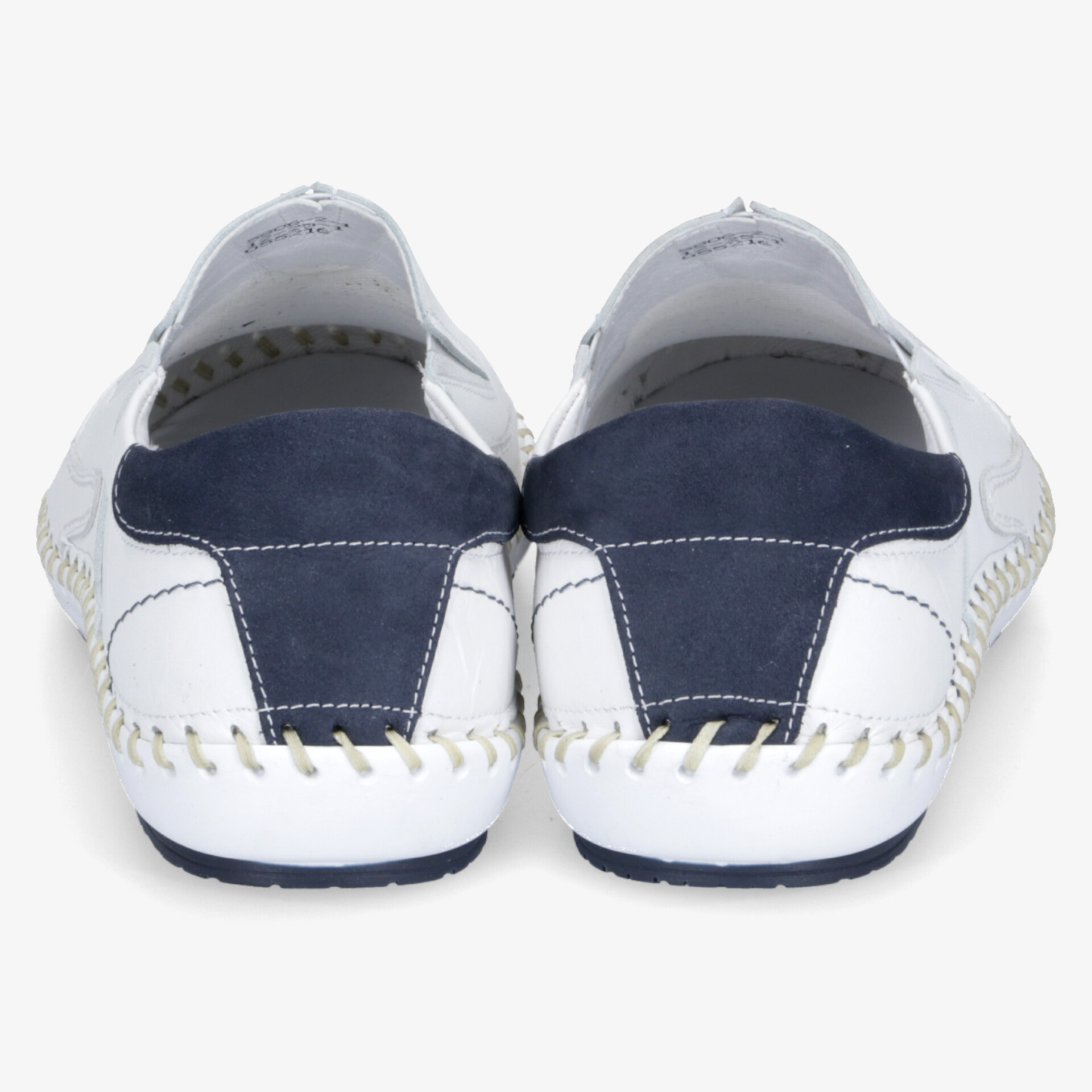 Leichte, komfortable weiße Schuhe mit blauem Fersenbereich und flexibler, handgenähter Sohle