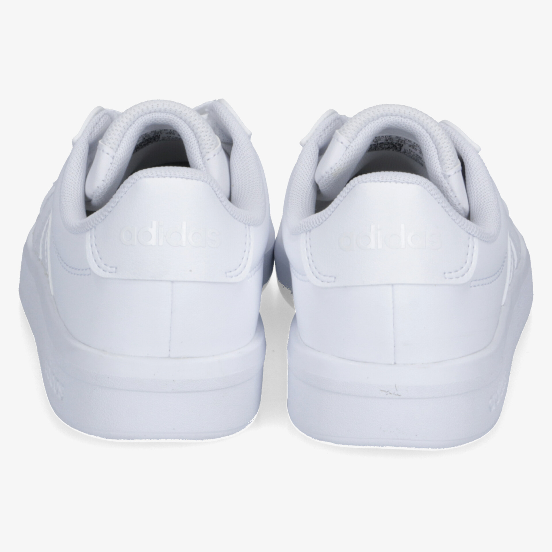 Rückansicht von zwei weißen Sneakers mit schlichtem Design und hochwertiger Verarbeitung, ideal für Alltag und Komfort