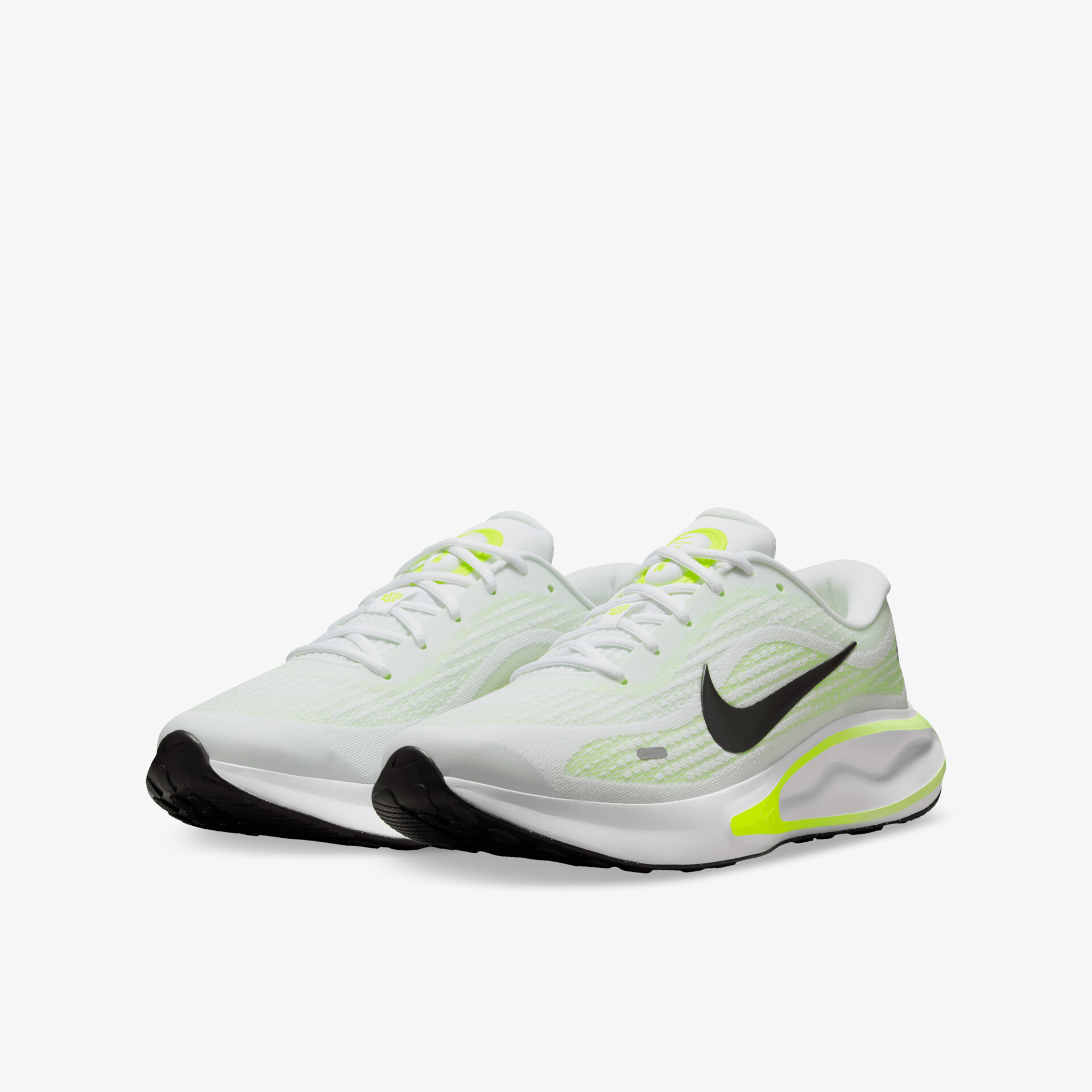 Leichte und atmungsaktive Sportschuhe in Weiß mit schwarzem Nike-Logo und neonfarbenen Akzenten, komfortabel und modern