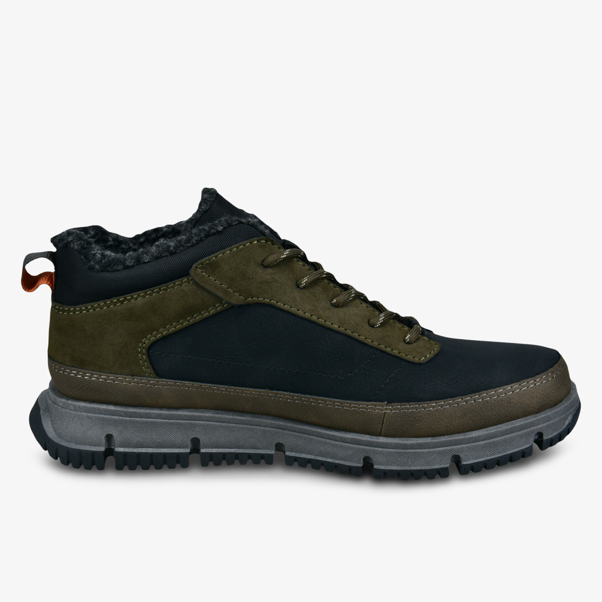 Robuster und bequemer Outdoor-Schuh mit gepolstertem Schaft und rutschfester Sohle in seitlicher Ansicht