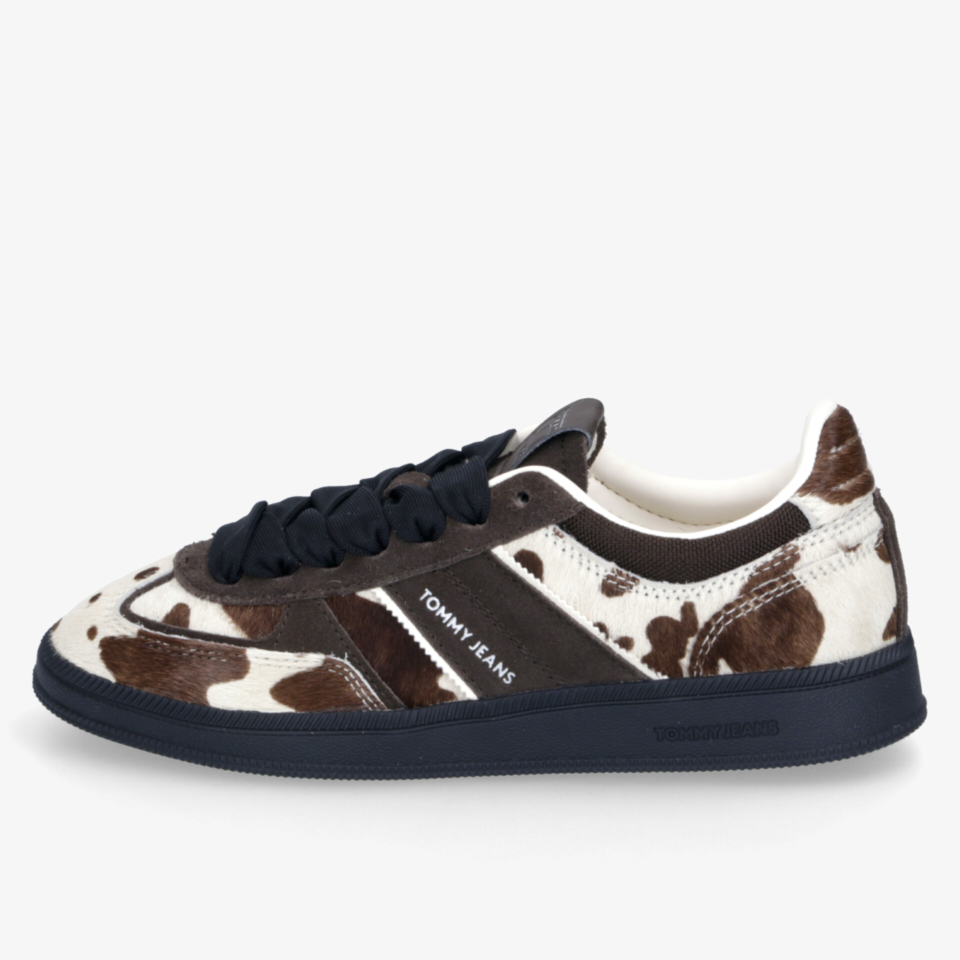 Stylischer Sneaker mit einzigartigem Farbdesign und bequemer Passform.