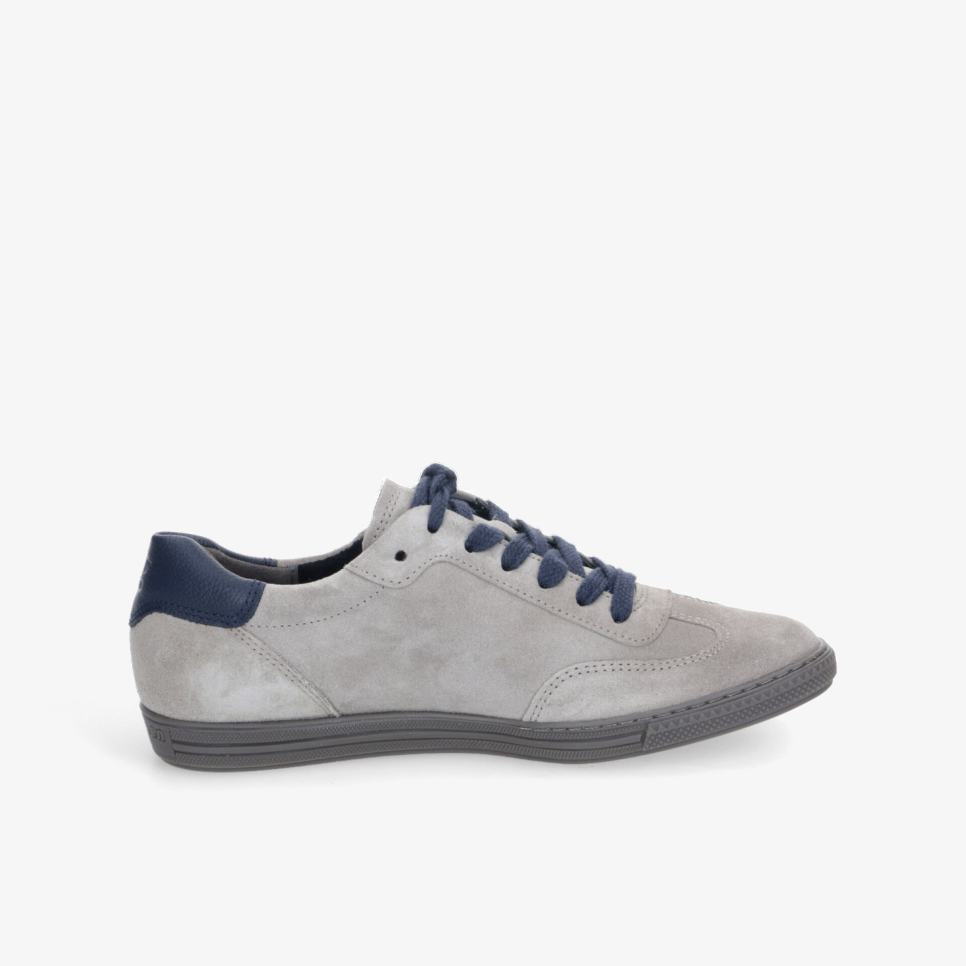 Moderner grauer Sneaker mit bequemer Passform, flexibler Sohle und sportlichem Design in klarer Seitenansicht