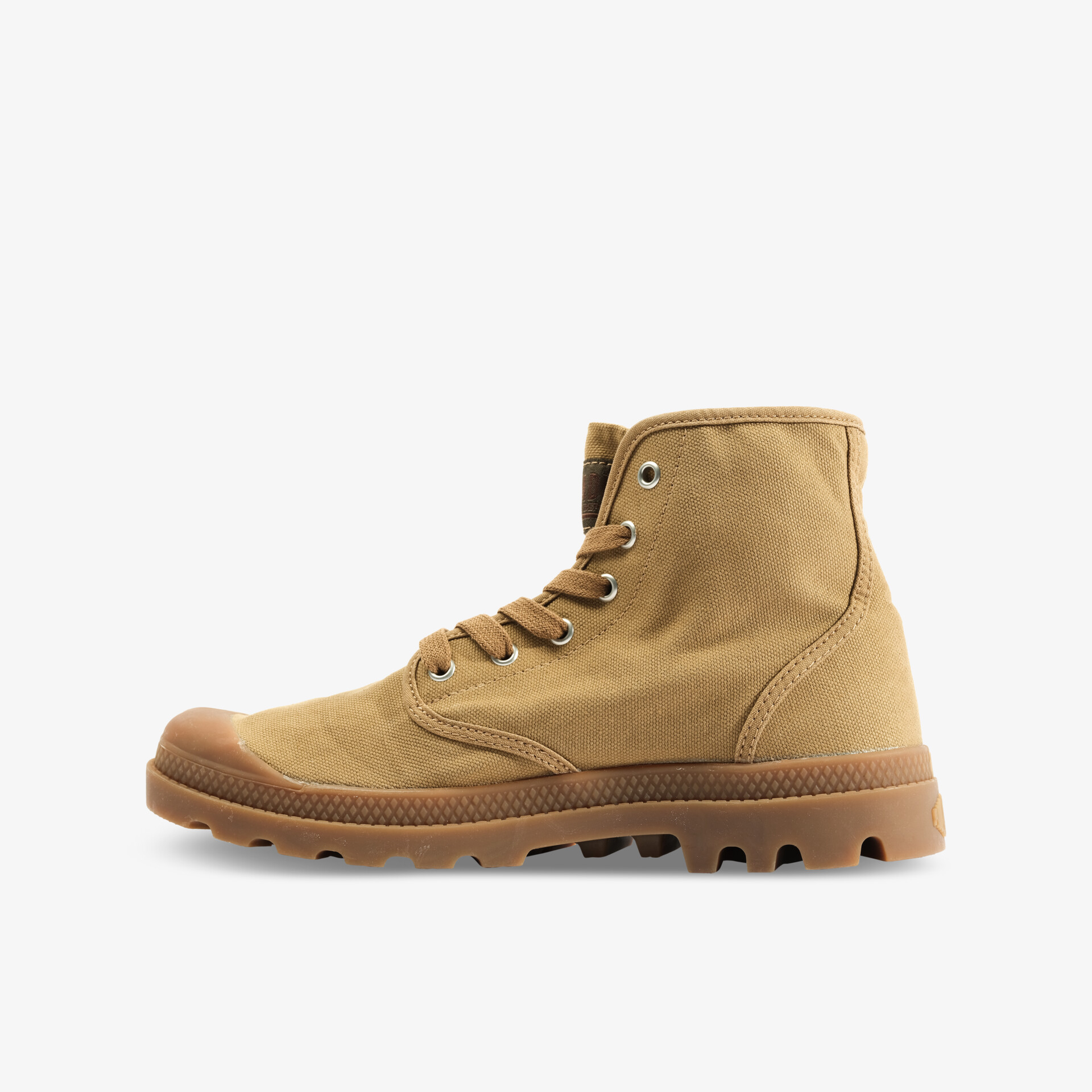 Stylischer, robuster Boot mit rutschfester Sohle und bequemem Tragekomfort in neutralen Farben.