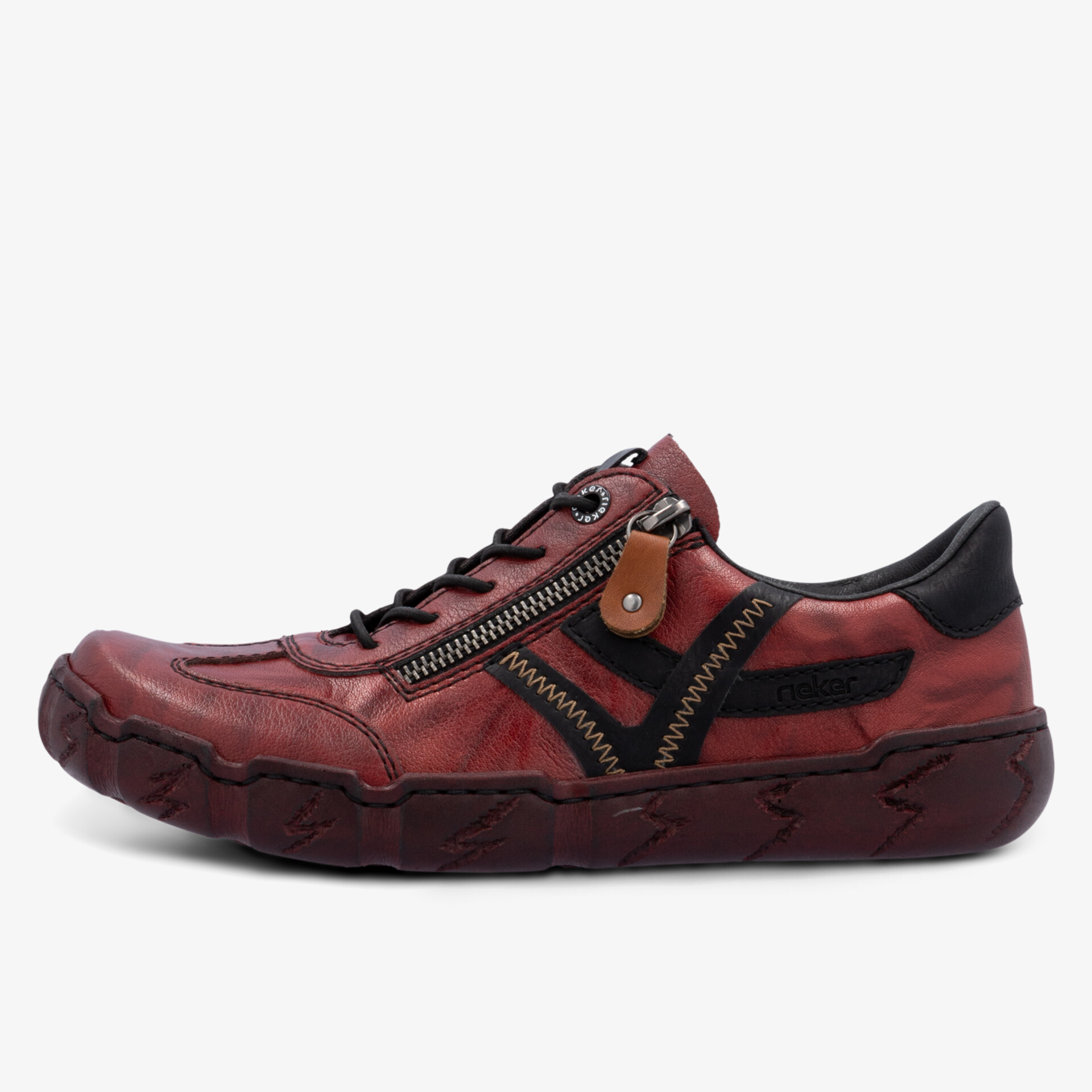 Roter Schuh mit seitlichem Reißverschluss und robuster Sohle, komfortabel und modisch gestaltet