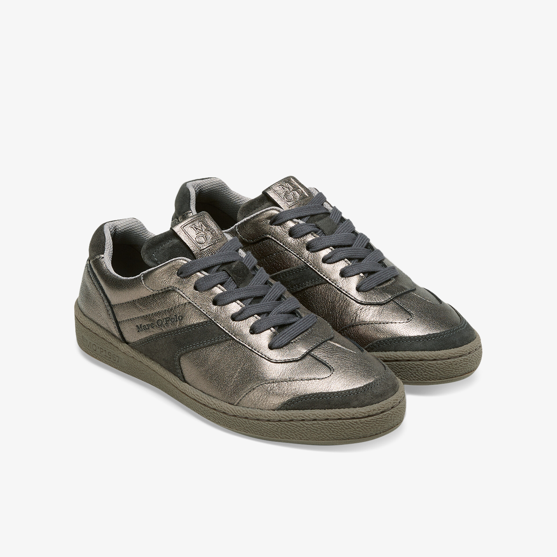 Stylische metallic Sneaker im Paar mit Schnürsenkeln und rutschfester Sohle für hohen Tragekomfort