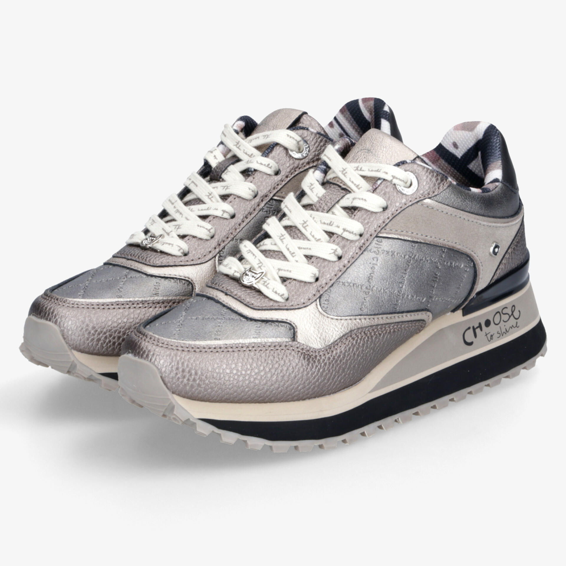 Leichtes Sneaker-Paar in Grau mit sportlichem Design und langlebiger Sohle für hohen Tragekomfort