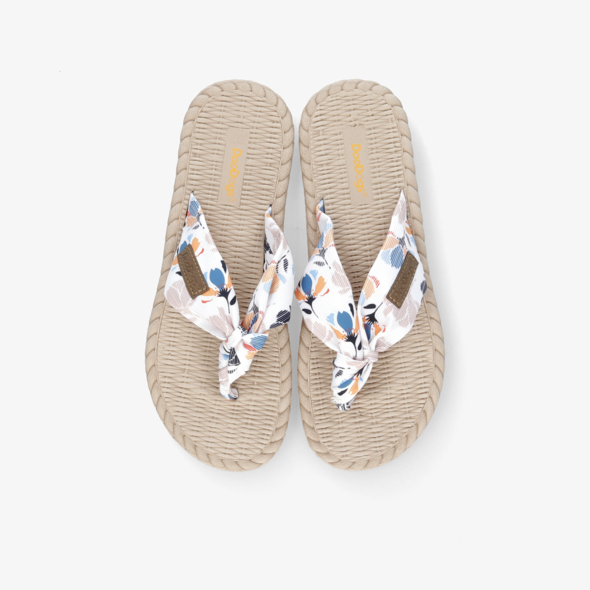 Stilvolle Sandalen mit komfortablem Riemen und blütenförmigem Design, ideal für den täglichen Gebrauch.