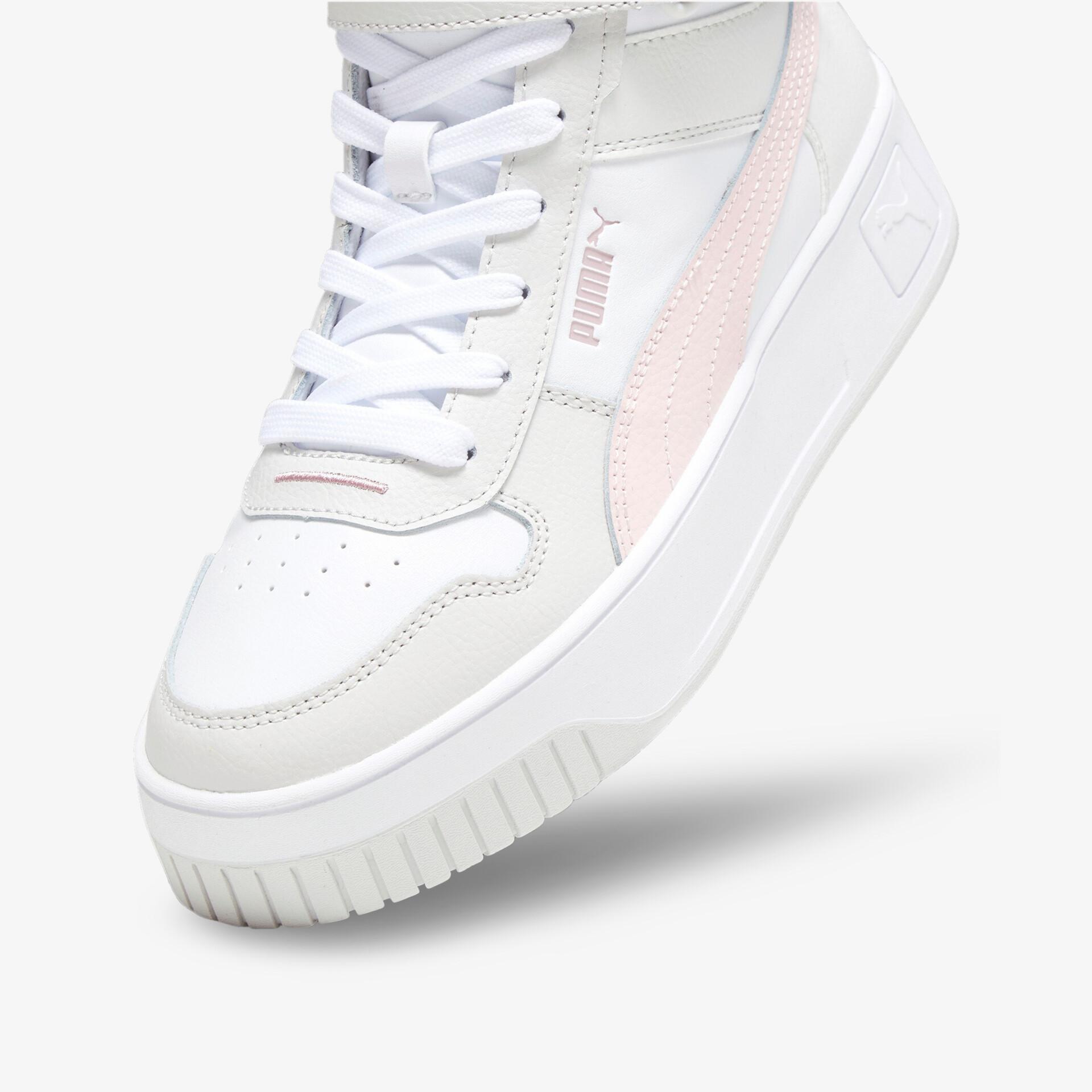 Moderner Sneaker mit weißem Obermaterial und dezenter Mittelsohlenakzentuierung. Perfekt für vielseitigen Stil.