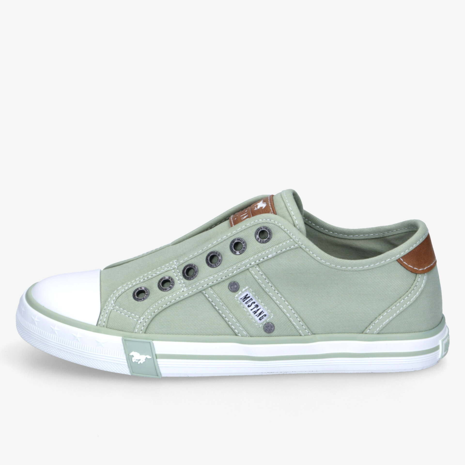 Leichter grüner Slip-On Schuh aus atmungsaktivem Material mit rutschfester weißer Sohle und komfortabler Passform