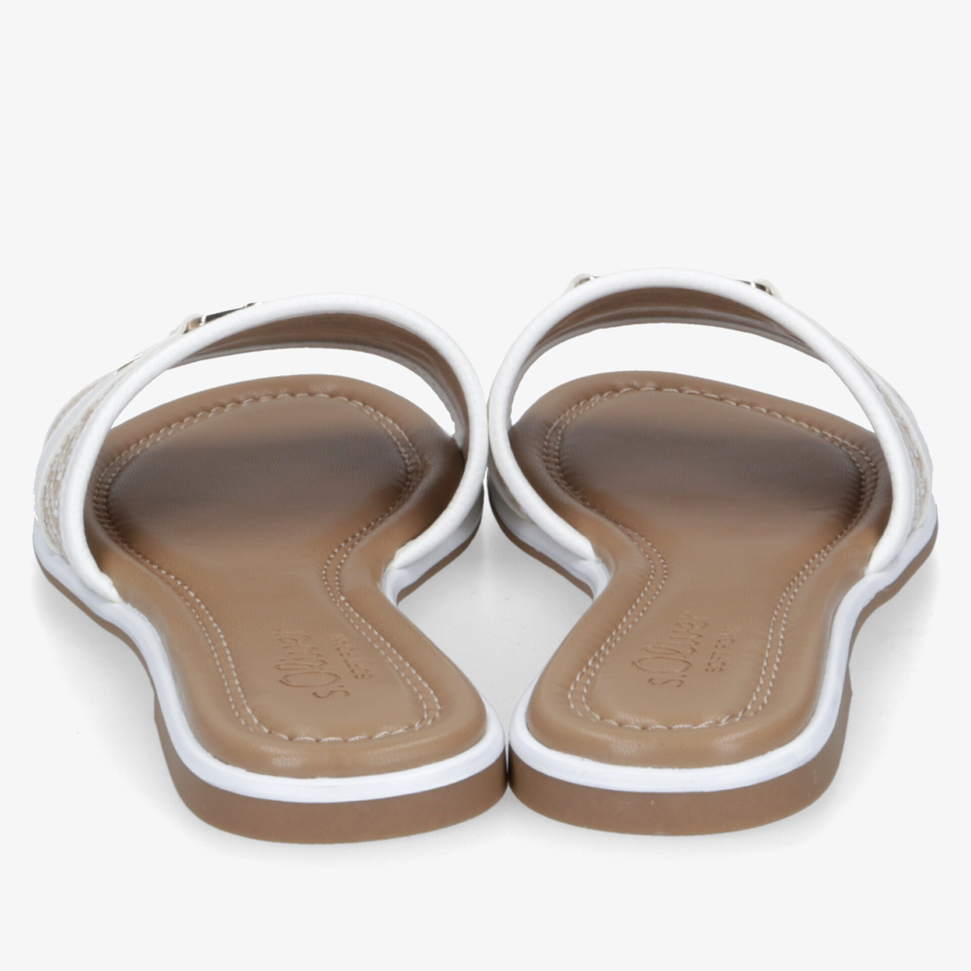 Weißes Sandalenpaar mit weicher Polsterung und offener Struktur, komfortabel und rutschfest