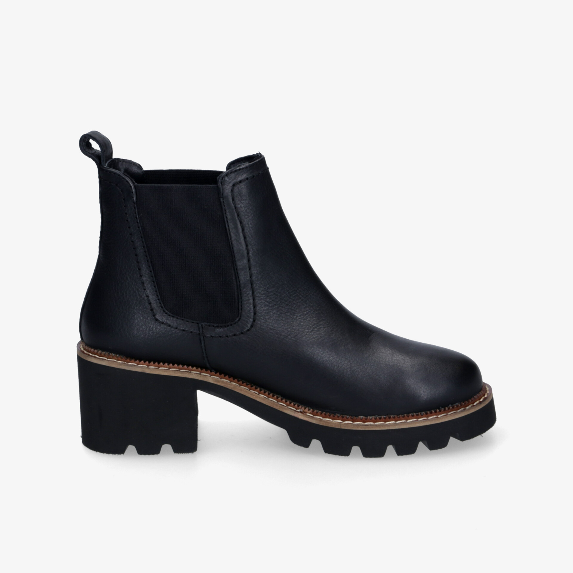 Seitliche Ansicht von schwarzen Chelsea Boots aus Leder mit elastischem Einsatz und robustem Blockabsatz