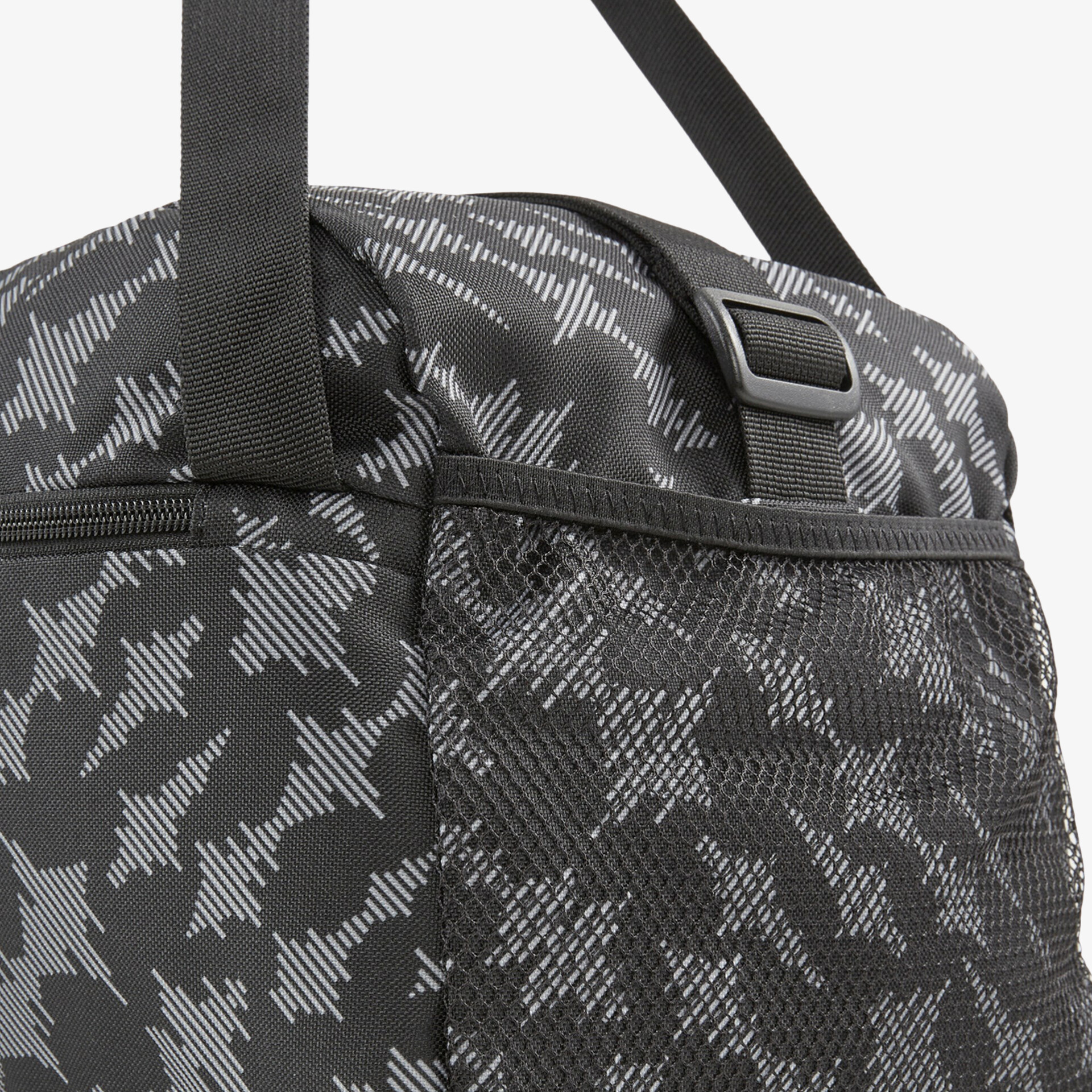 Stylische Tasche im schwarz-weißen Musterdesign mit robustem Material für vielseitigen Einsatz.