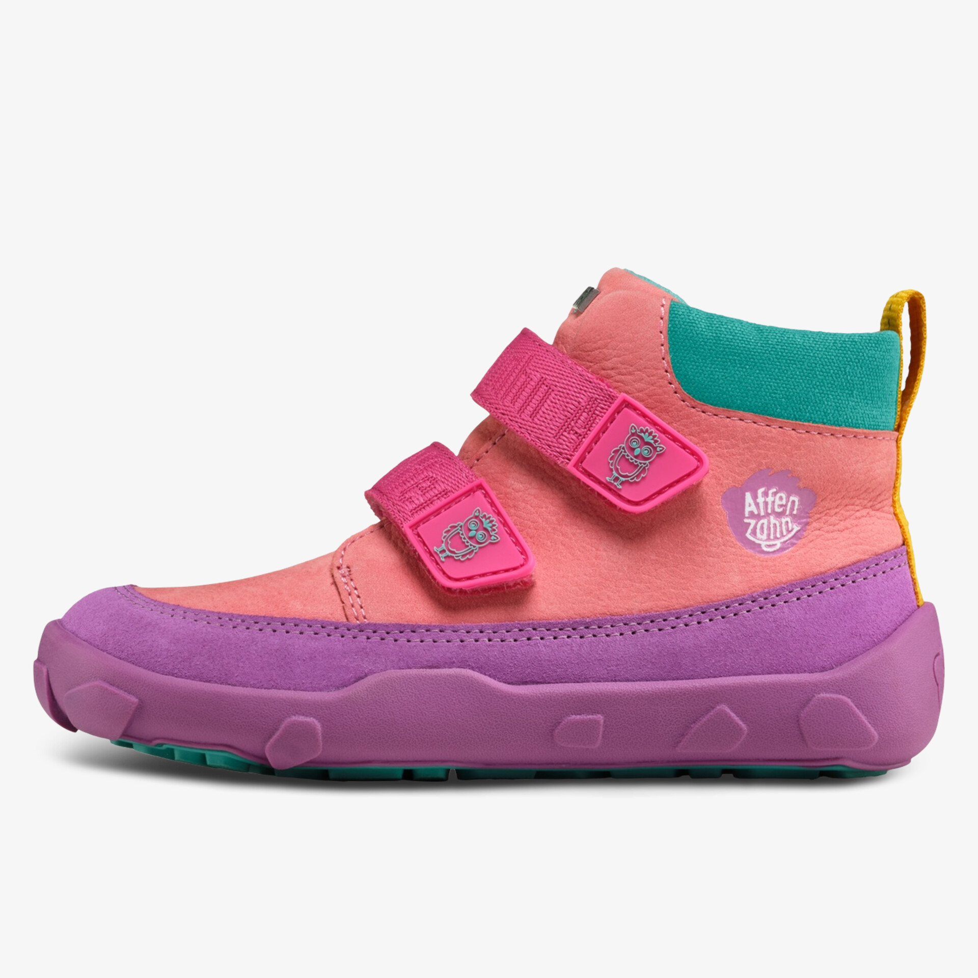 Bunter kindlicher Schuh mit zwei Klettverschlüssen und flexibler, robuster Sohle in seitlicher Ansicht