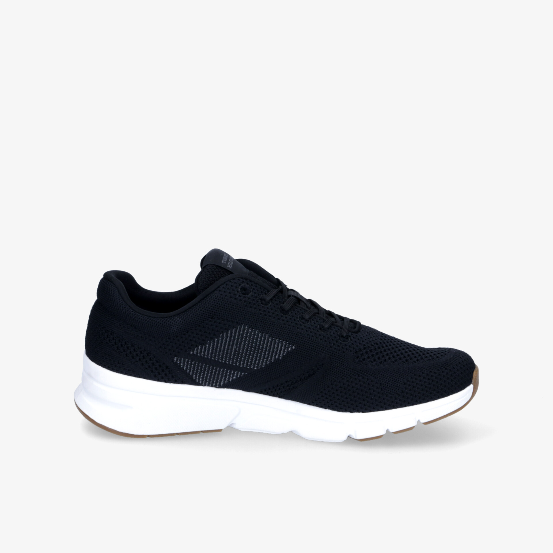 Seitliche Ansicht eines schwarzen, leichten Sneakers mit flexibler Sohle und modernem Design